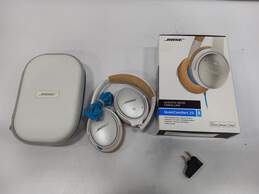 BOSE Quiet Comfort 25 White Headphones In Case