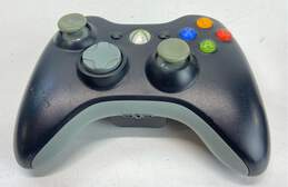 Microsoft Xbox 360 Wireless Controllers - Lot of 2, Black alternative image