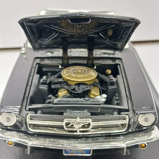 Motor Max 1964 1/2 Mustang Convertible Model Car image number 4