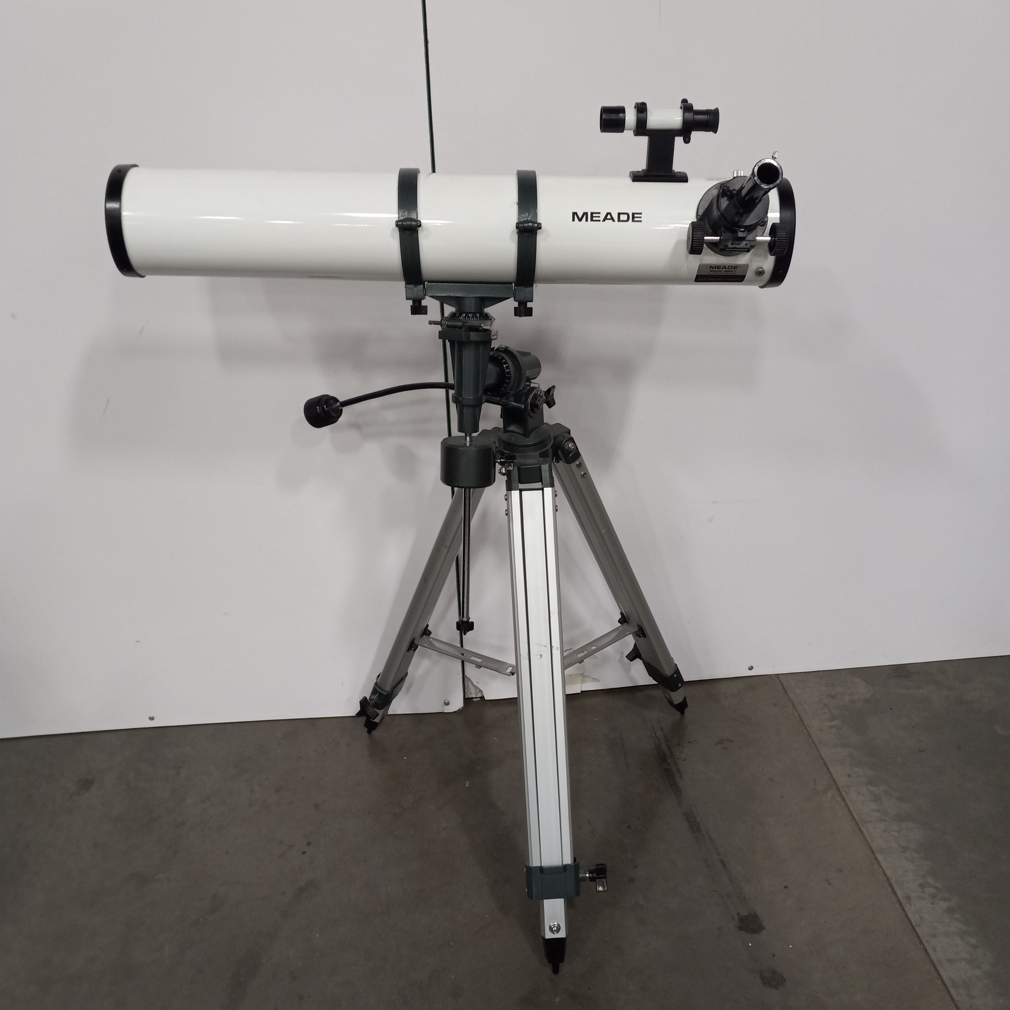 Buy the Meade 4501 Reflecting Telescope Tube 114mm 910mm | GoodwillFinds