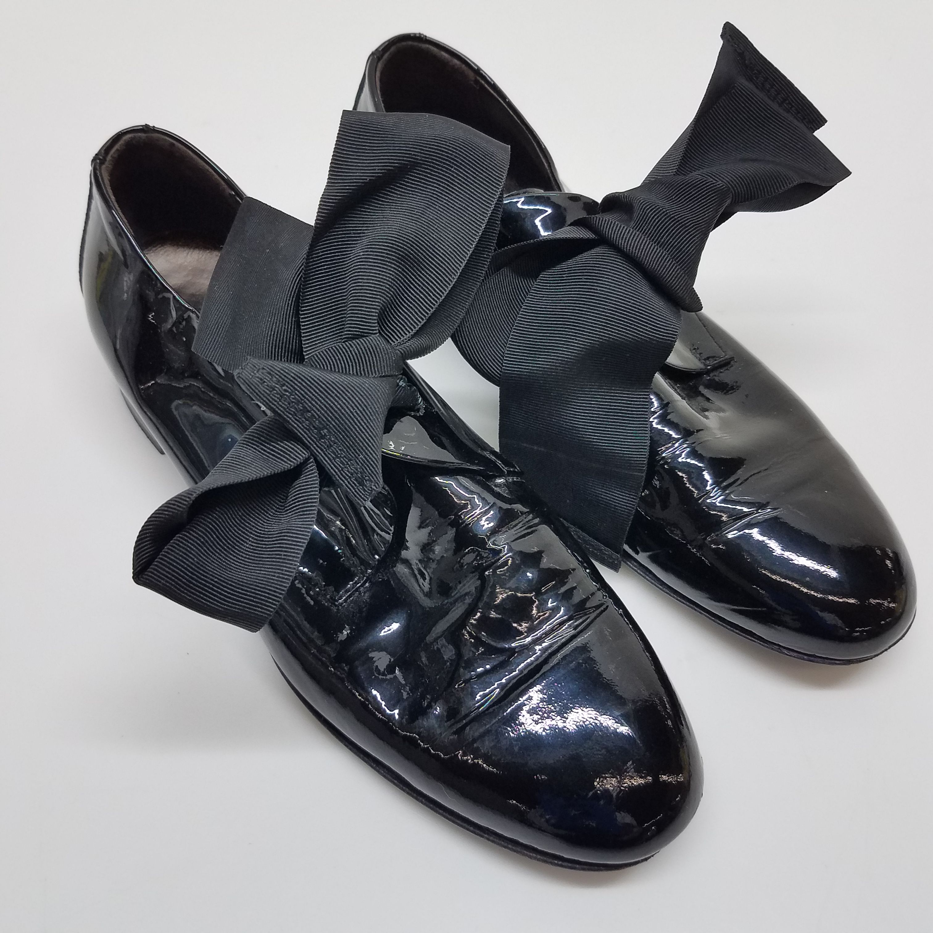 Buy the AGL Vero Cuoio black patent leather oxfords flats with