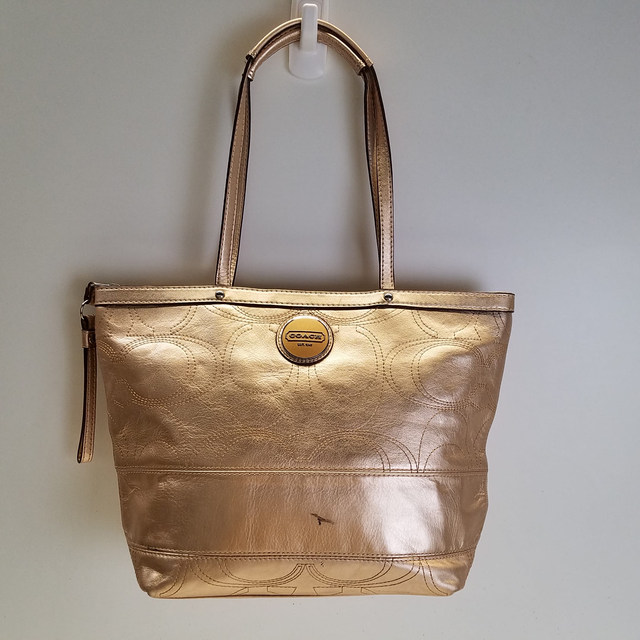 Coach purse hotsell gold metallic