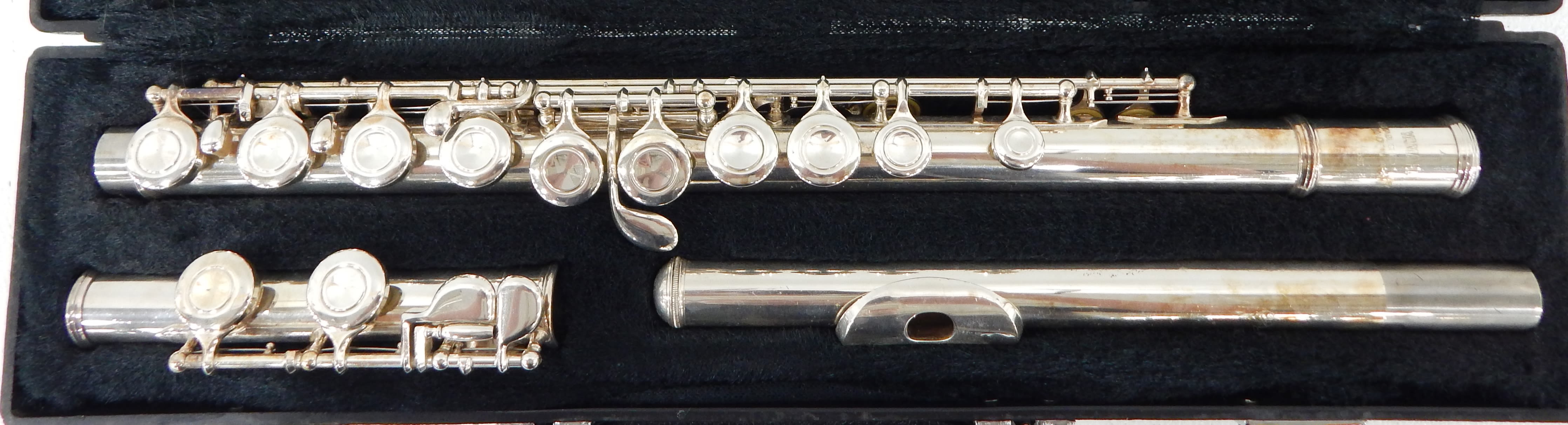 Buy the Yamaha Model 225SII Flute w/ Yamaha Case | GoodwillFinds