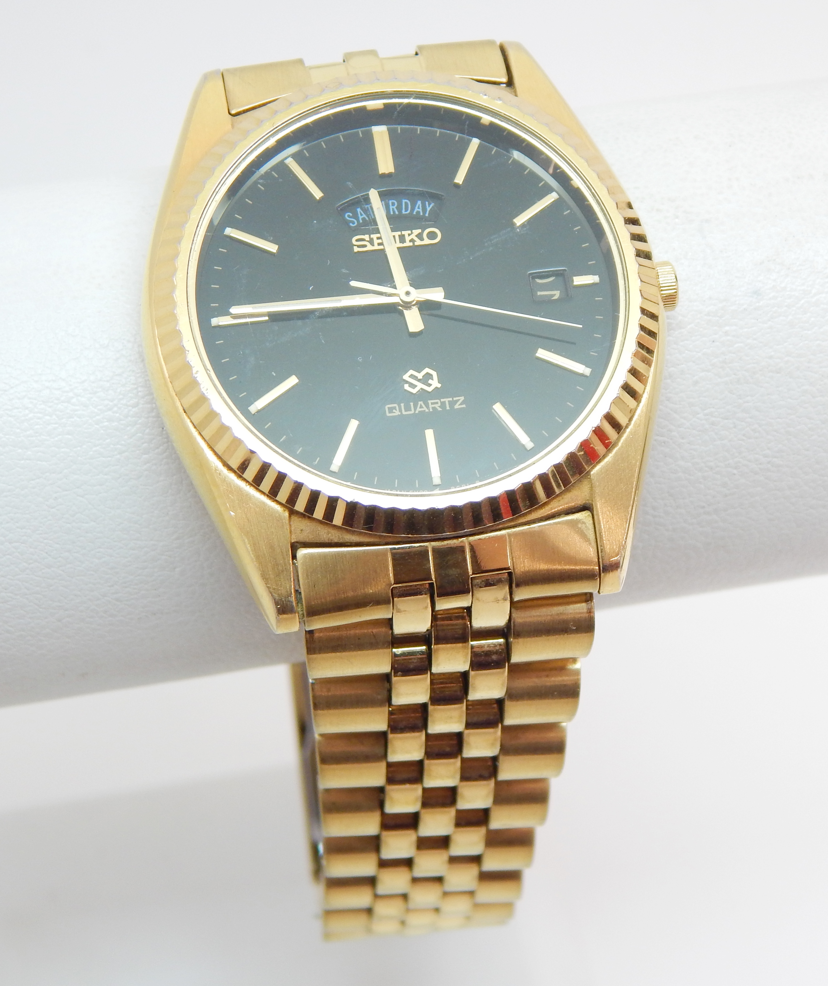 Buy Seiko Quartz SQ 5Y23 8A69 Goldtone Black Dial Day Date Mens Watch 80.3g | GoodwillFinds