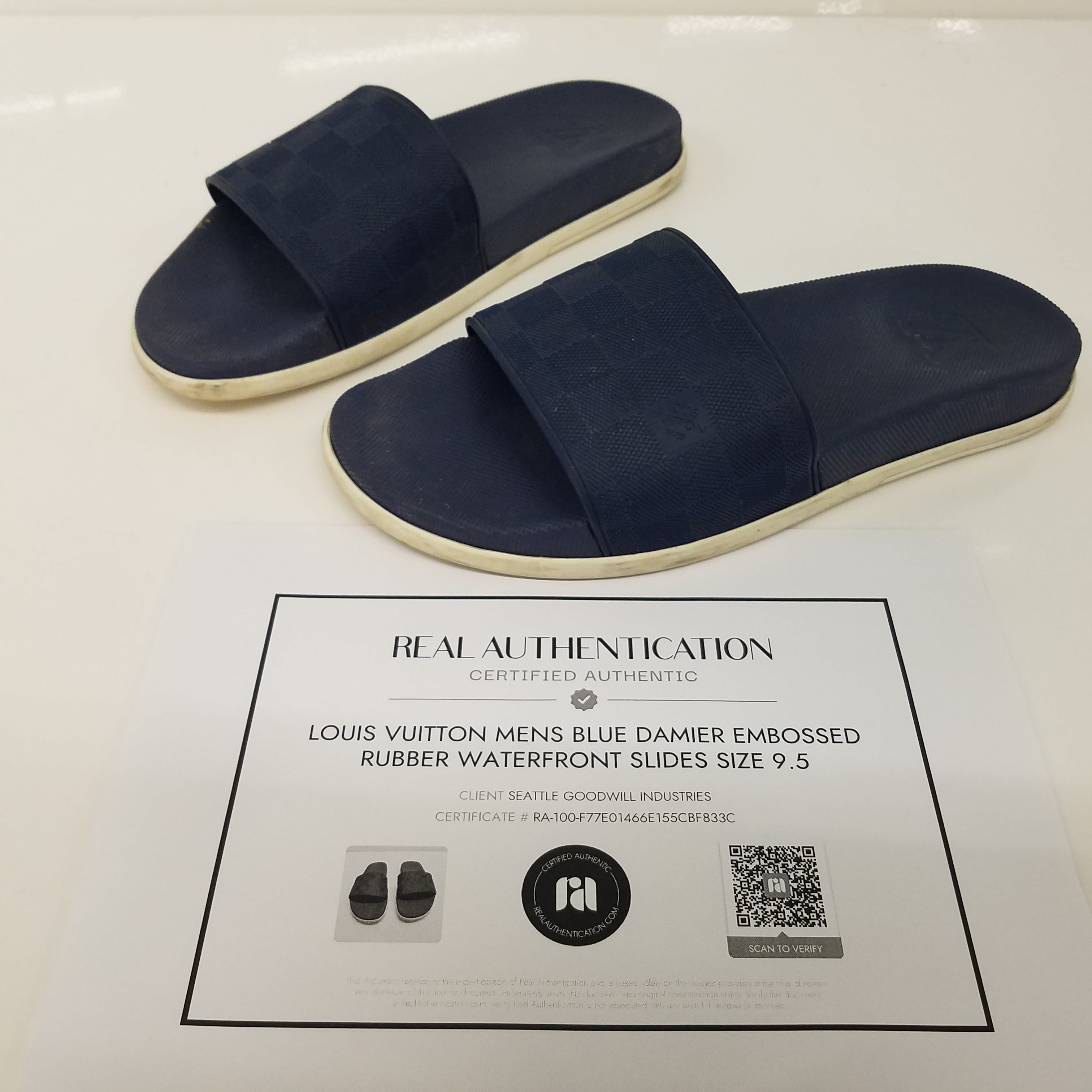 Louis vuitton rubber on sale slides