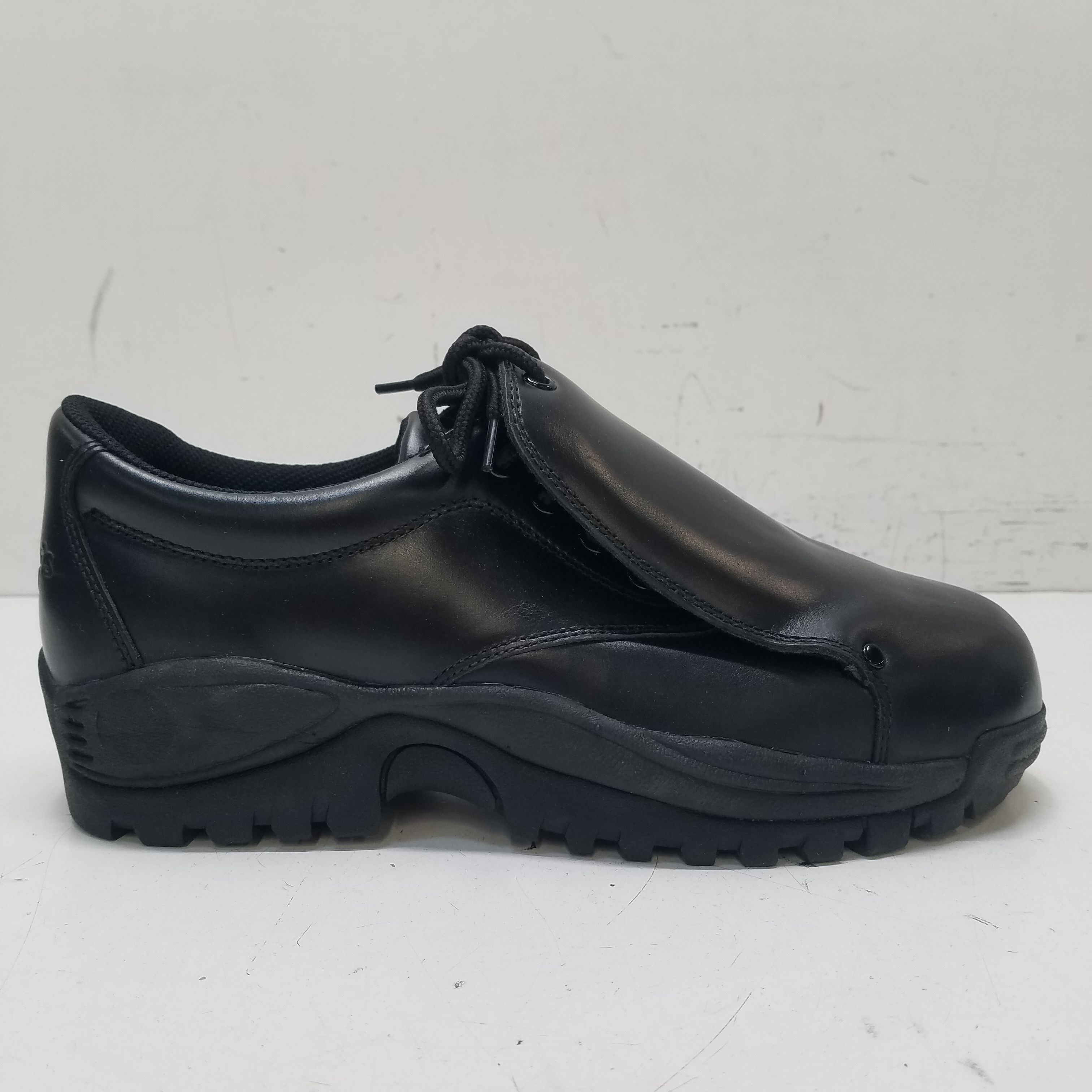 Umpire plate hot sale shoes clearance