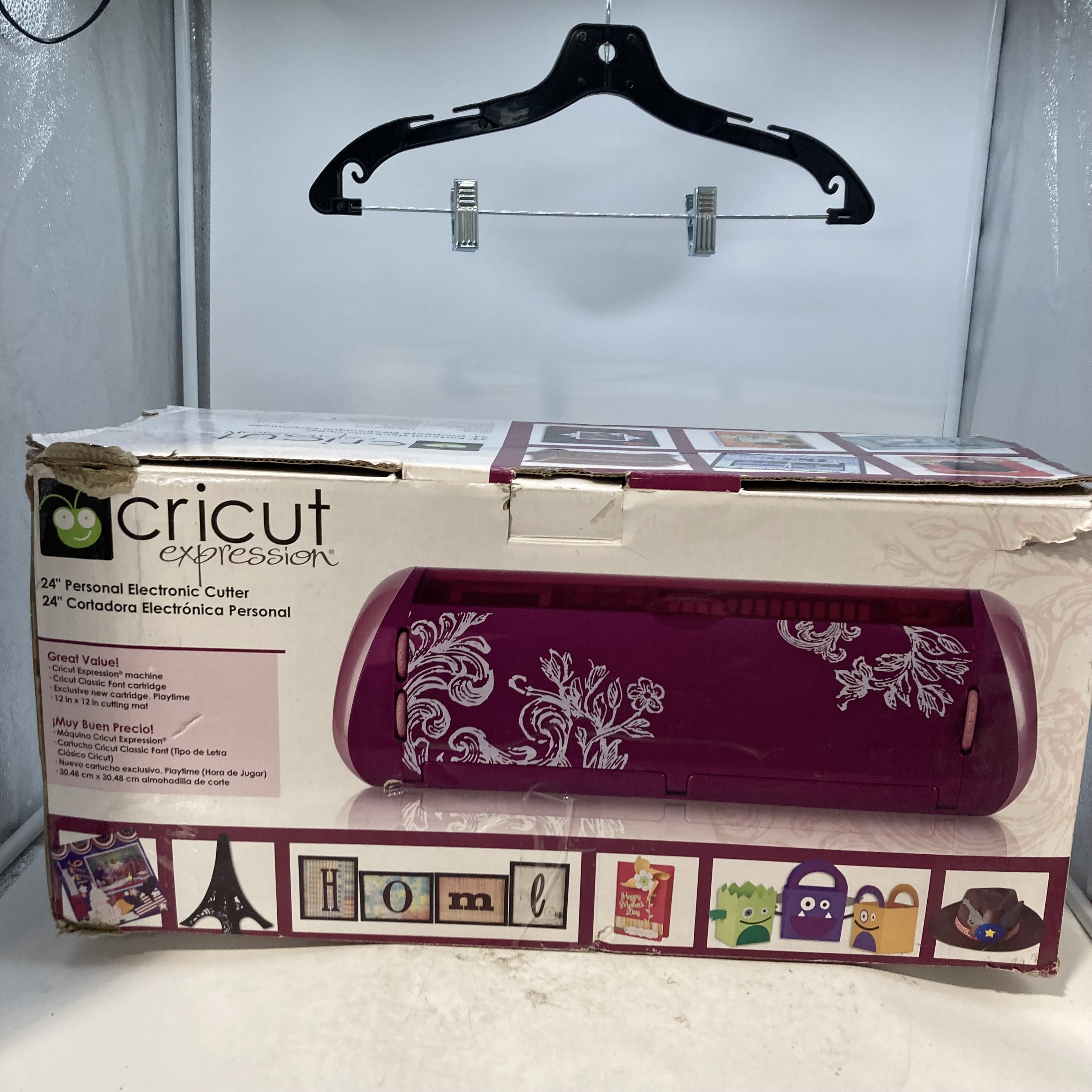Brand New Cricut Expression Cutting Machine “24” Inch - Die