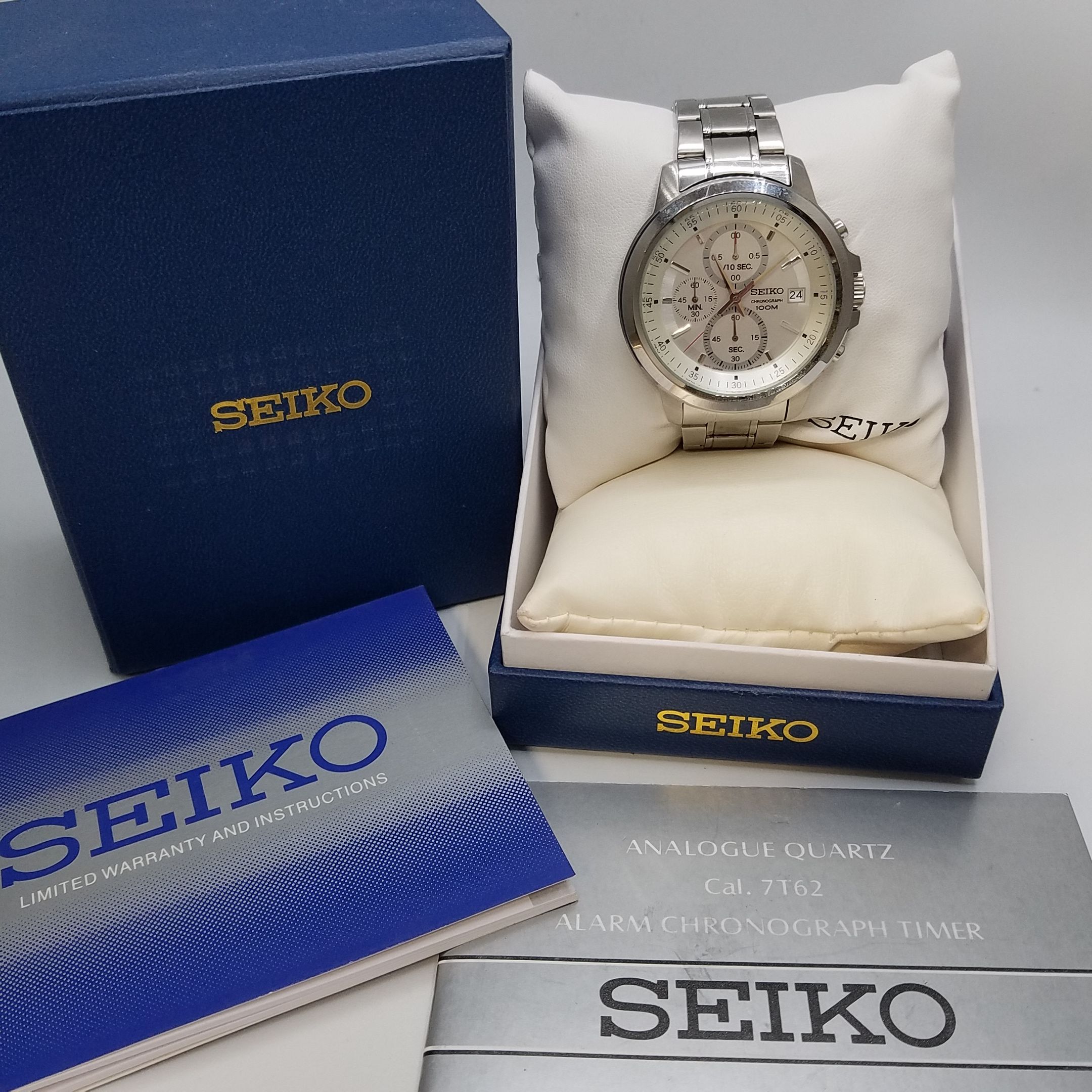 Buy the Seiko 42 Case size Analogue Quartz Cal. 7T62 Alarm