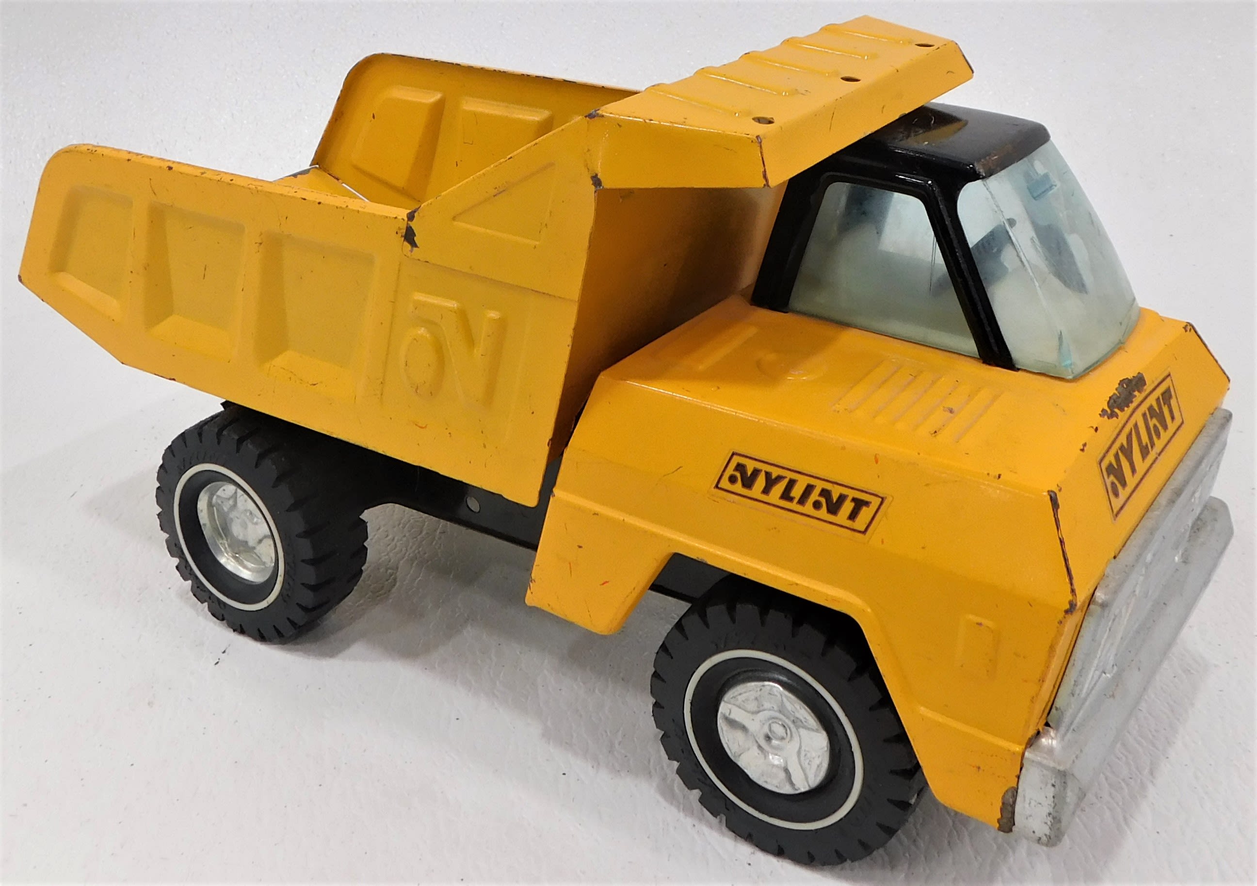 Nylint 2025 dump truck