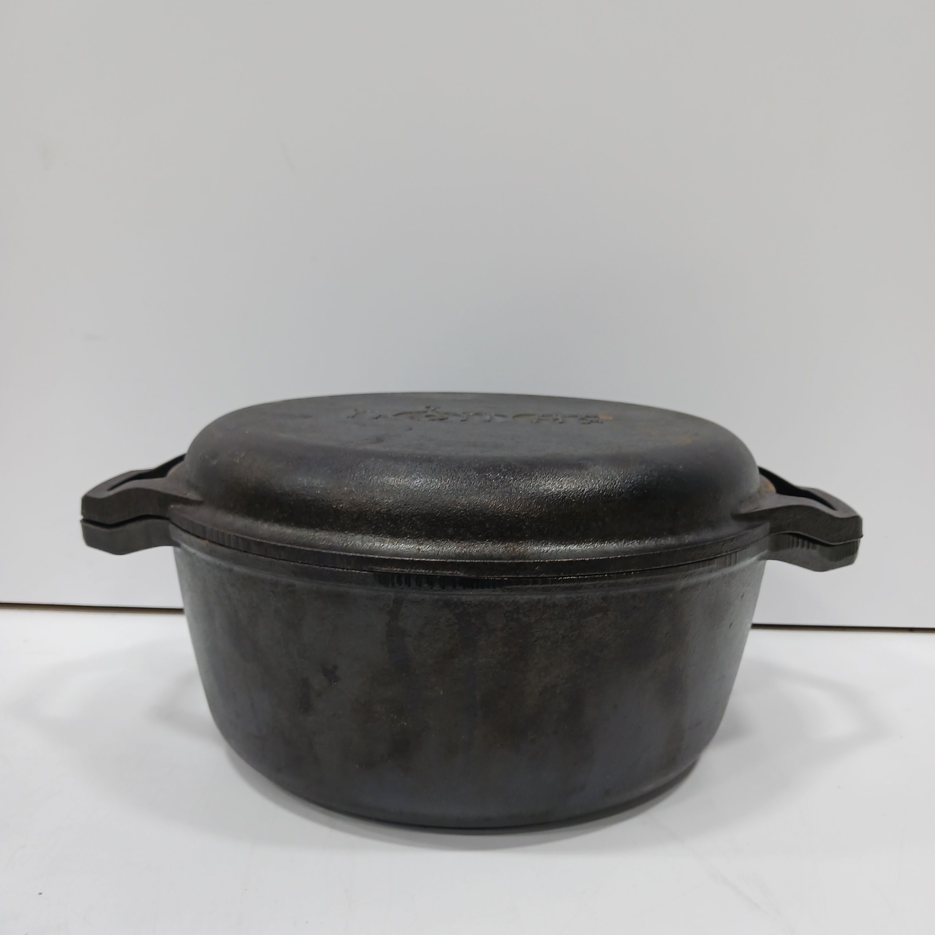 LODGE 4 QUART 10 CAST IRON DUTCH OVEN, LID LIFTER, RECIPE BOOKS, MORE -  sporting goods - by owner - sale - craigslist