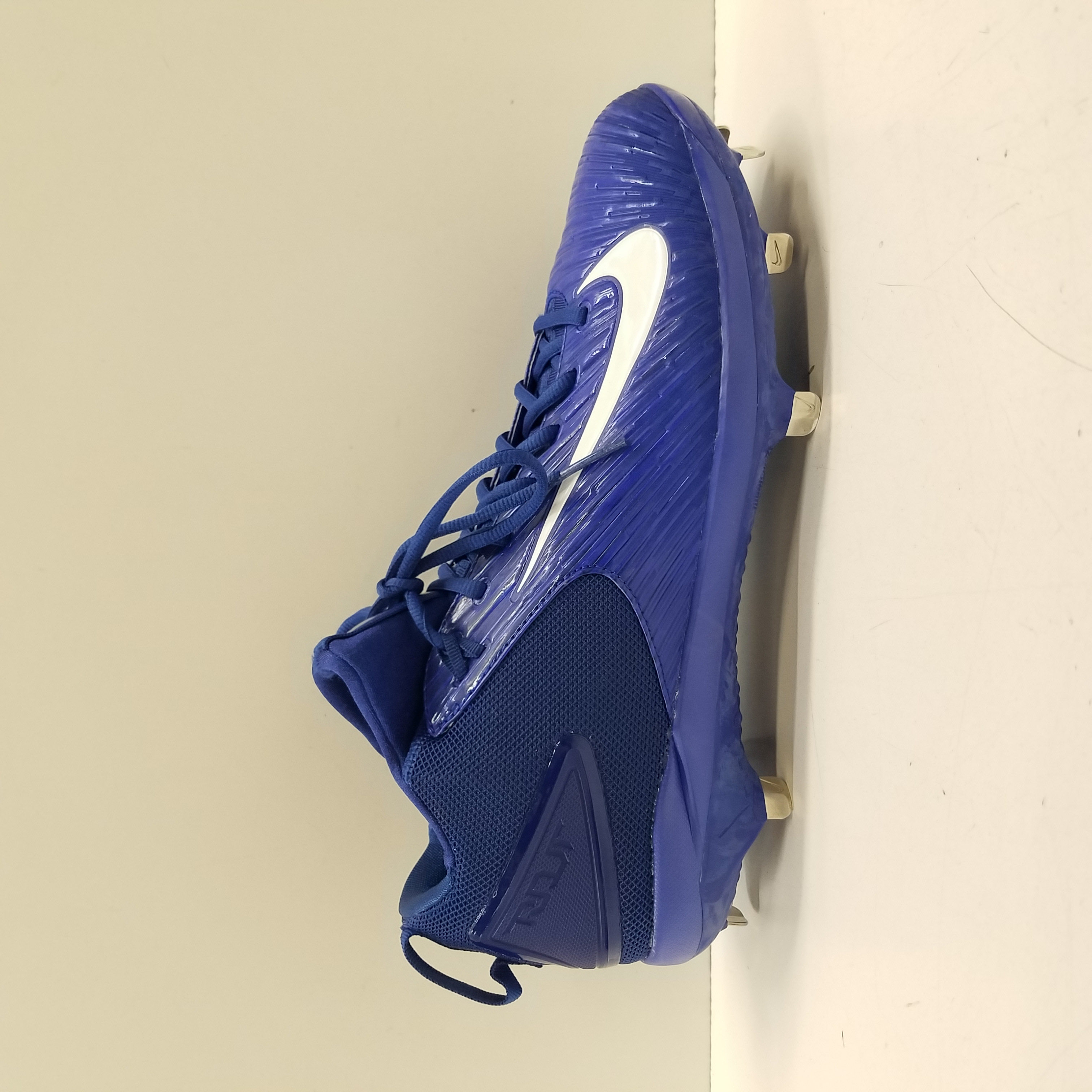 Mike trout best sale cleats 3