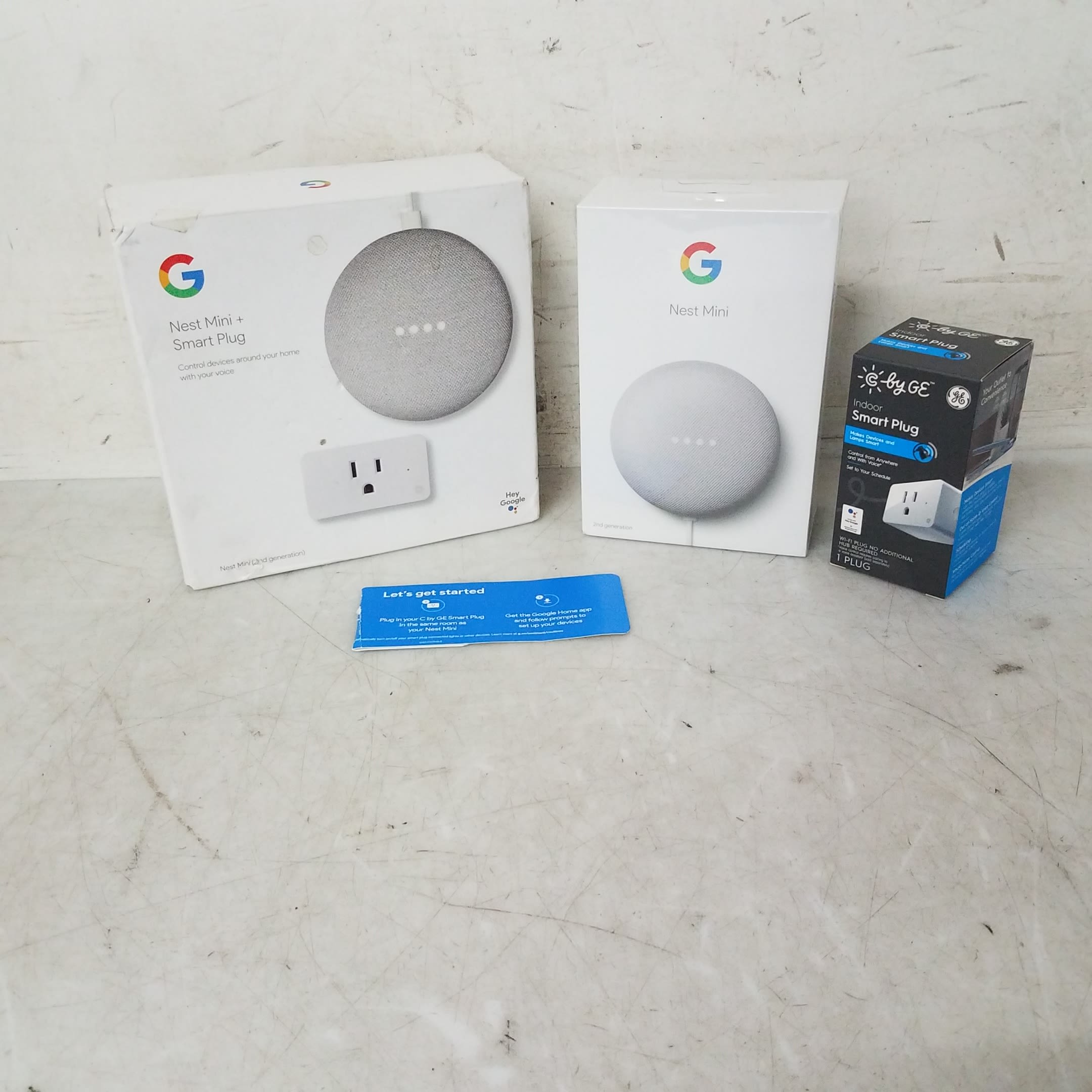 Google Nest Mini + Smart Plug 2nd Generation Smart Speaker - Snow 