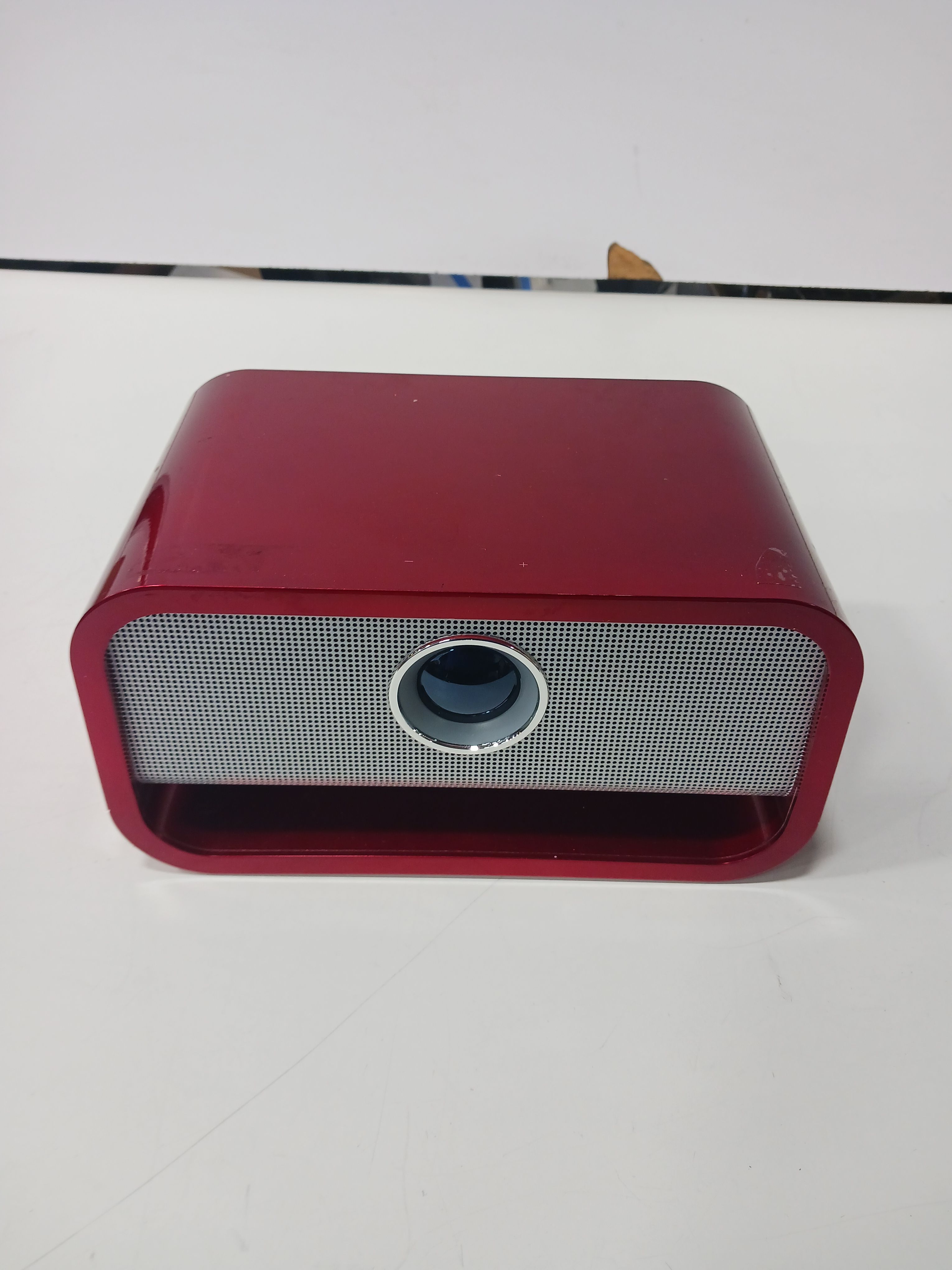 Buy the Brookstone 2.0 Bluetooth Wireless Speaker GoodwillFinds