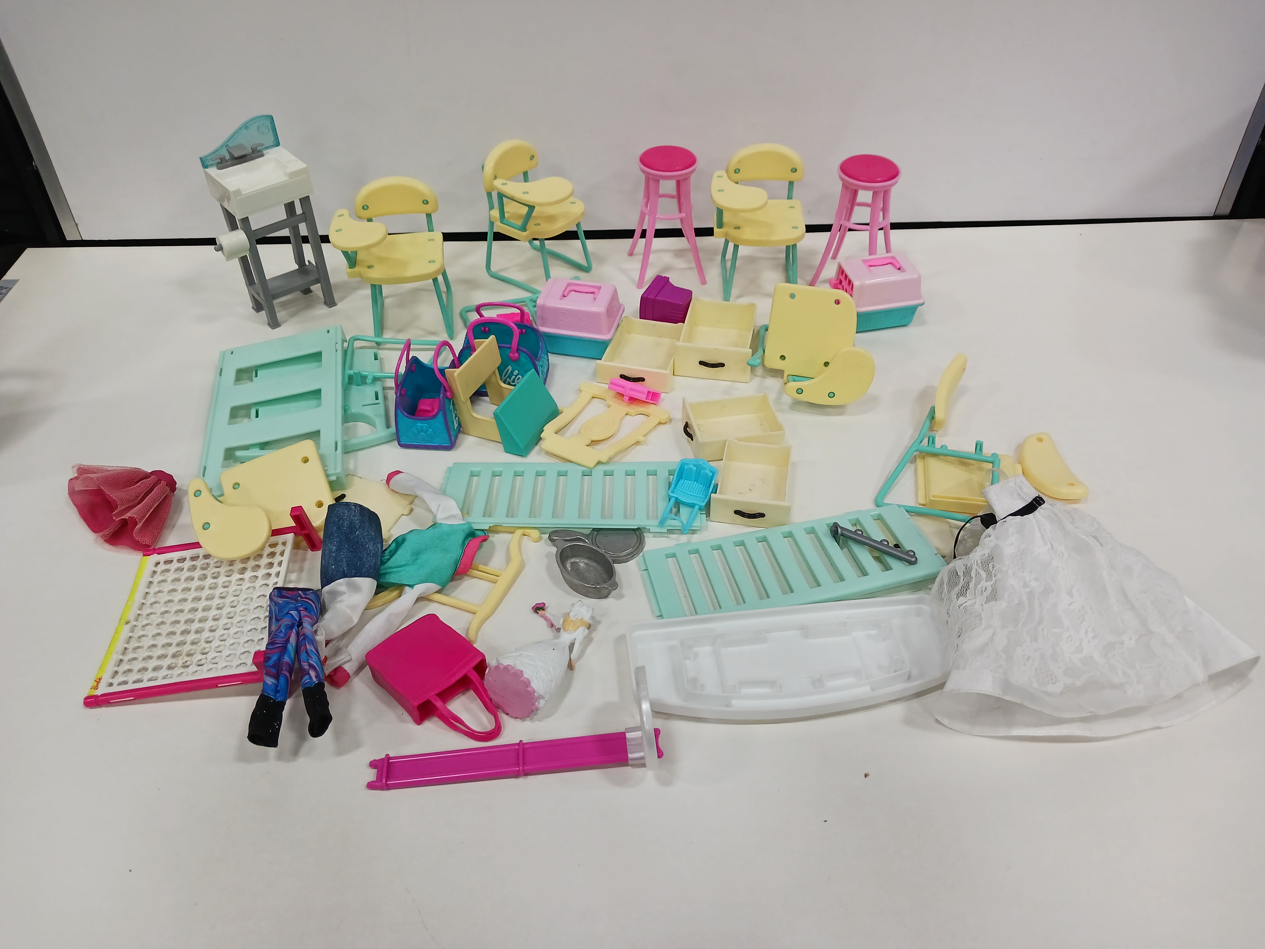 Mixed Lot of Barbie case Furniture & accessories (22)