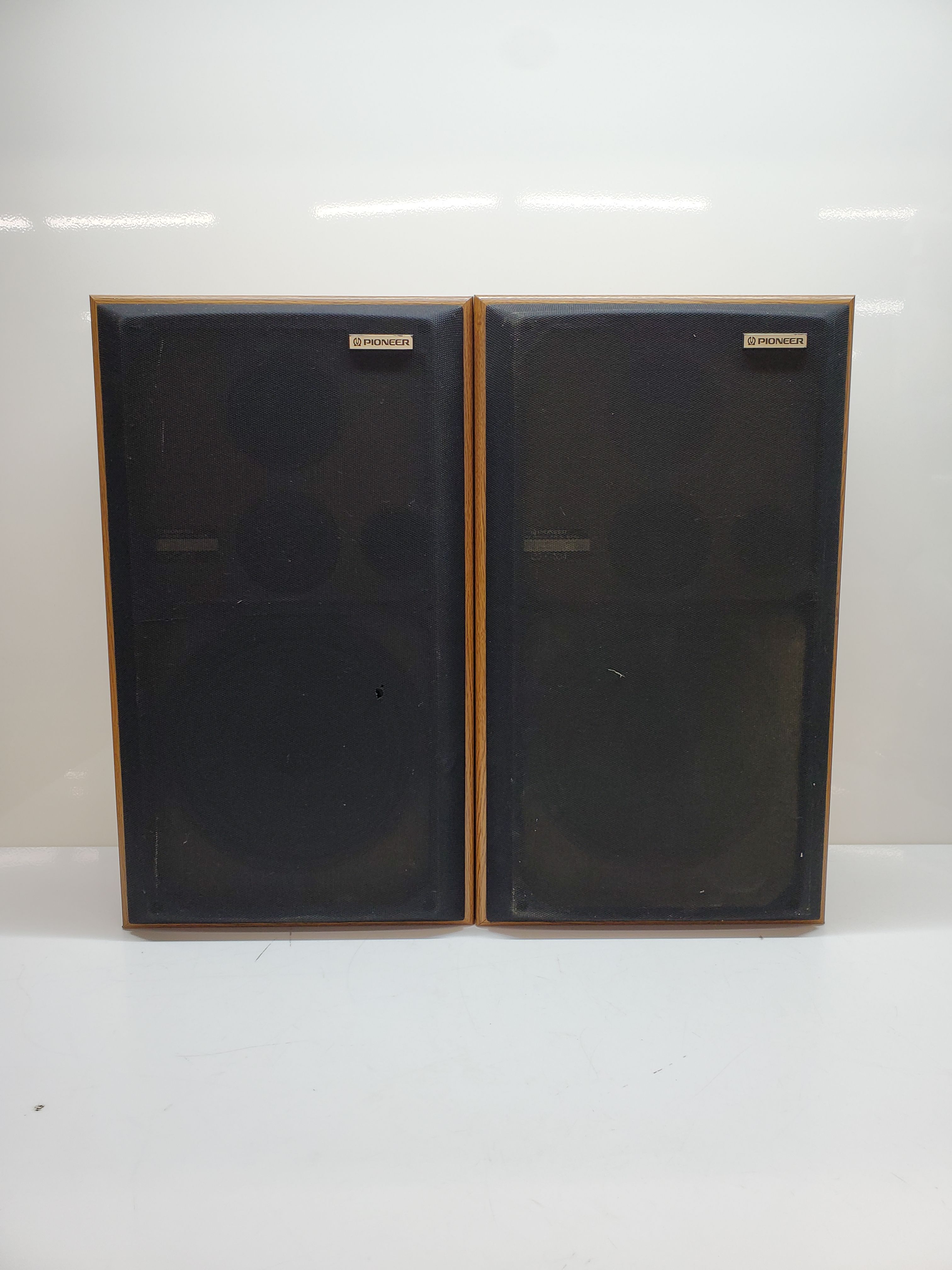 Buy the Set of 2 Vintage Pioneer CSG204 Wood Floor Speakers Untested