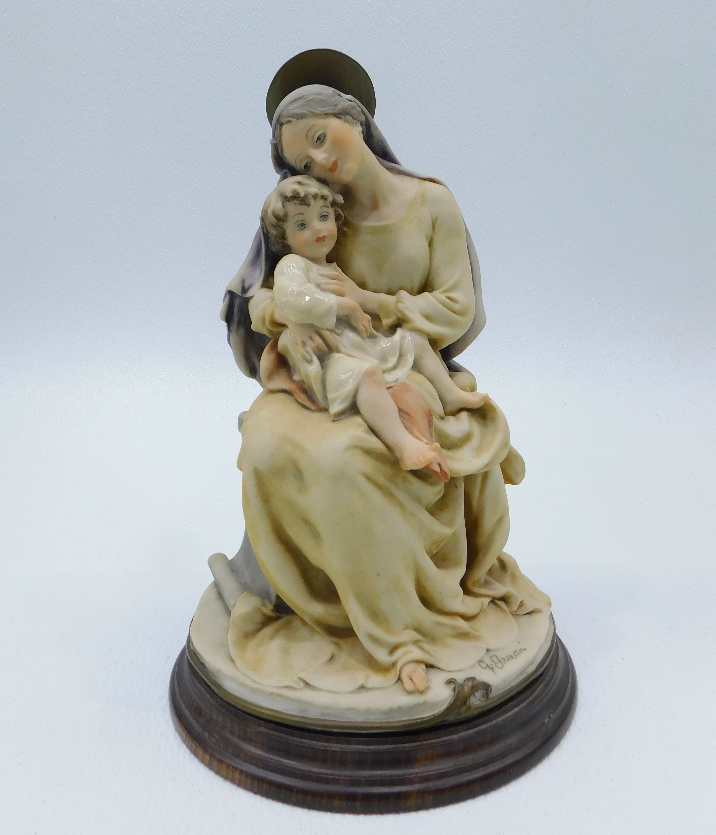 Buy the VTG Giuseppe Armani Madonna And Child Porcelain Statue |  GoodwillFinds