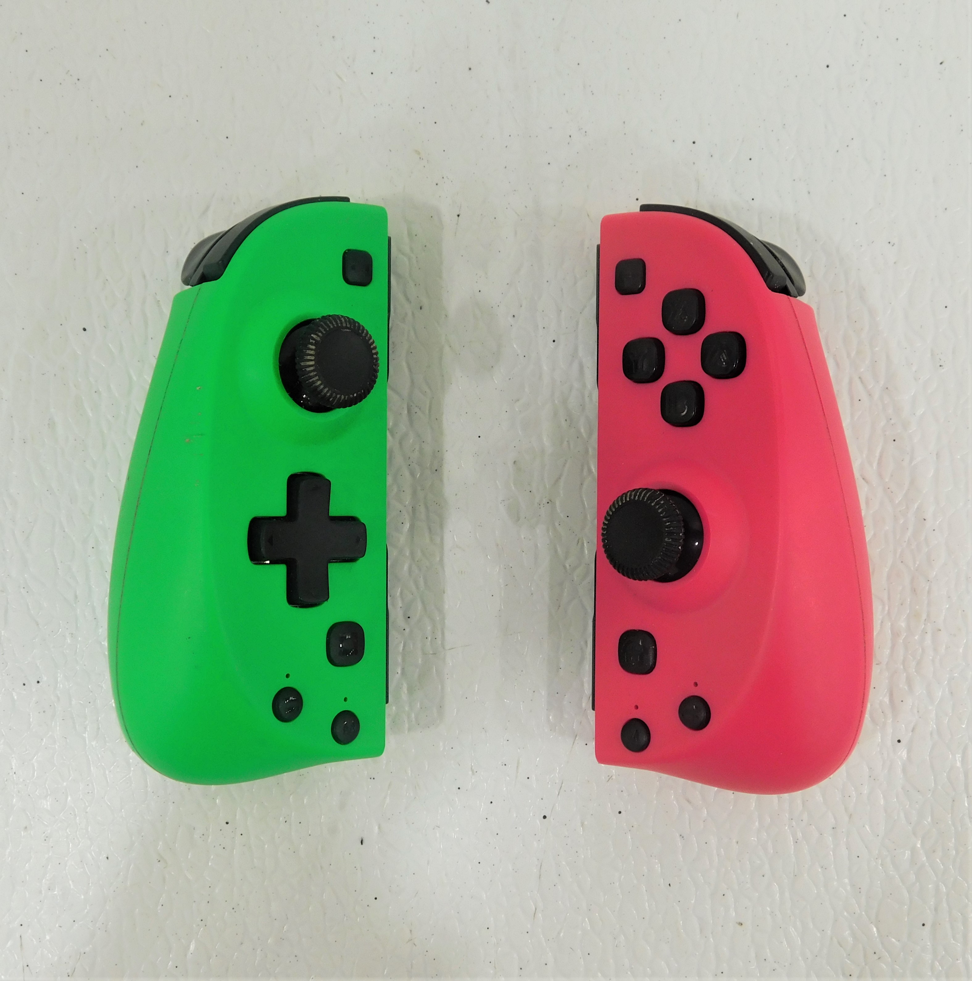 Buy the Nintendo Switch Pair of Joy-Con Controlers | GoodwillFinds