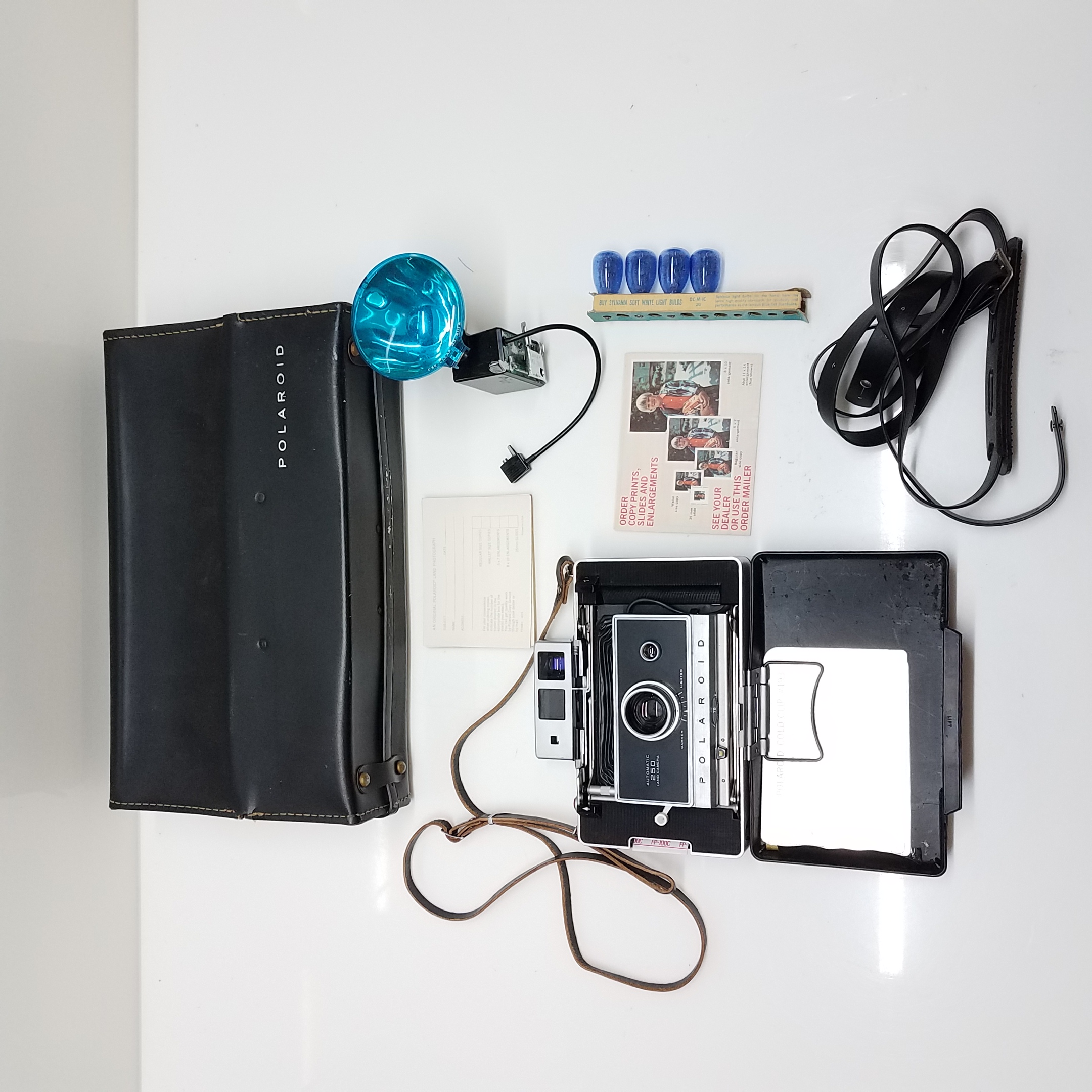 Buy the Vintage Polaroid Automatic 250 Land Film Camera 75.150