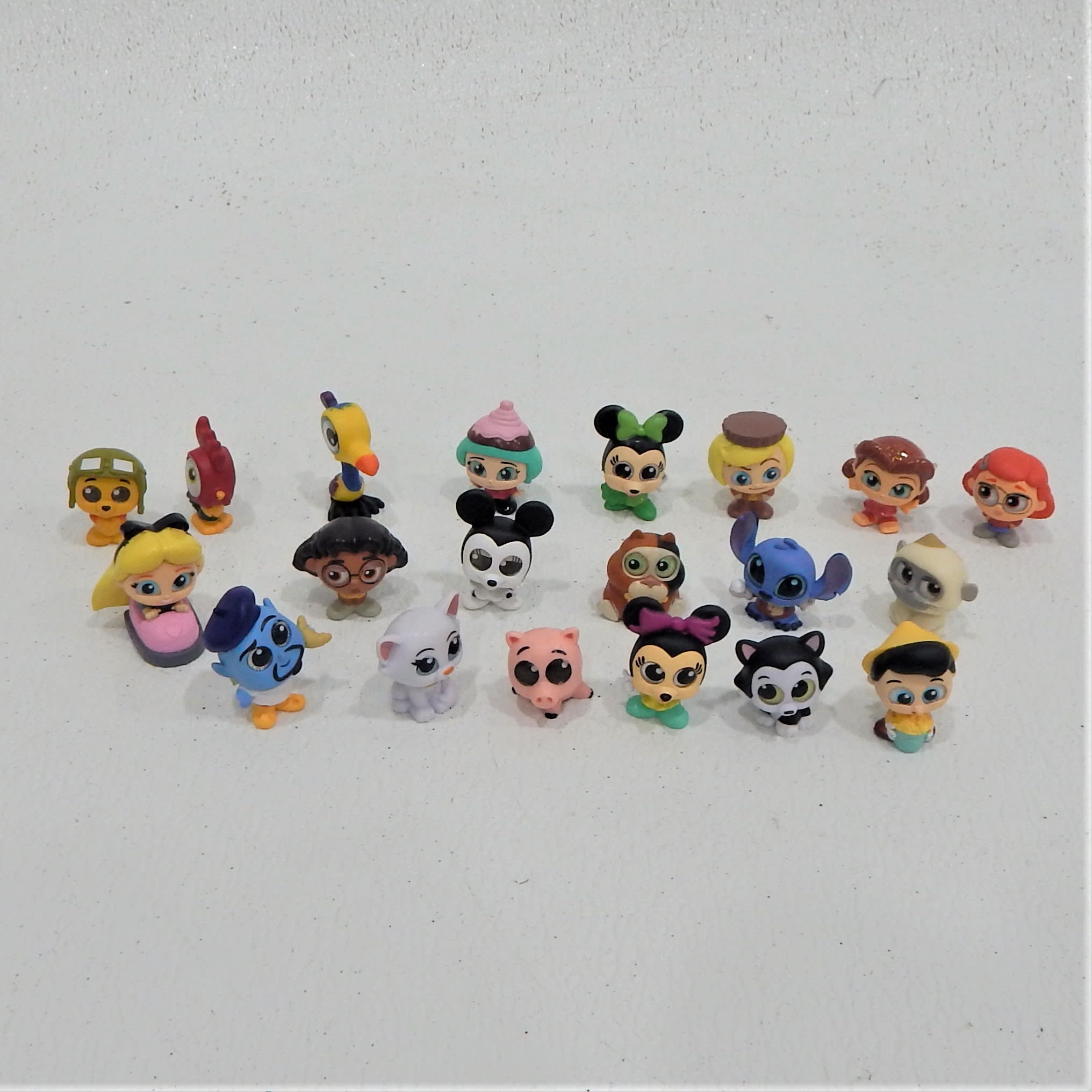 Buy the Lot of 20 Disney Doorables Mini Figures w/ ULTRA Rare Hei Hei ...