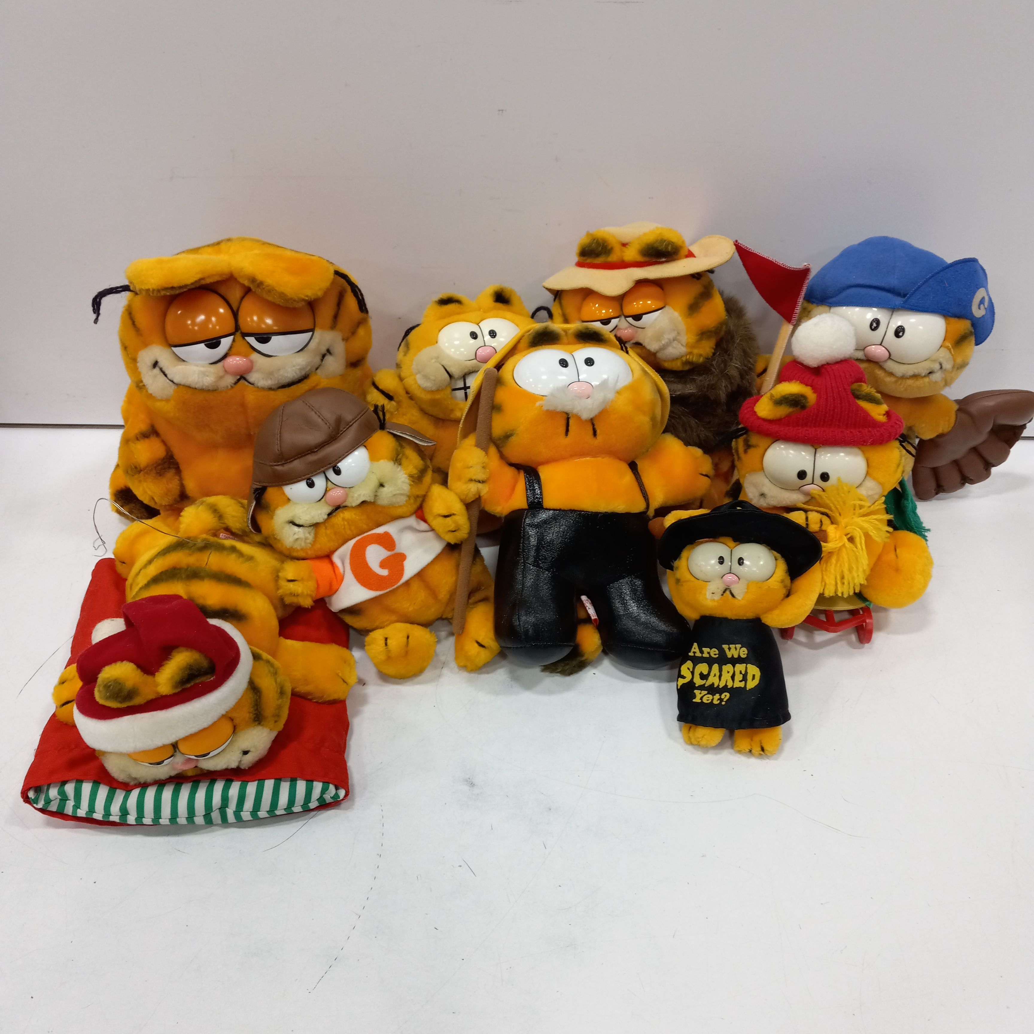 Buy the Bundle of 9 Assorted Garfield Stuffed Animals | GoodwillFinds