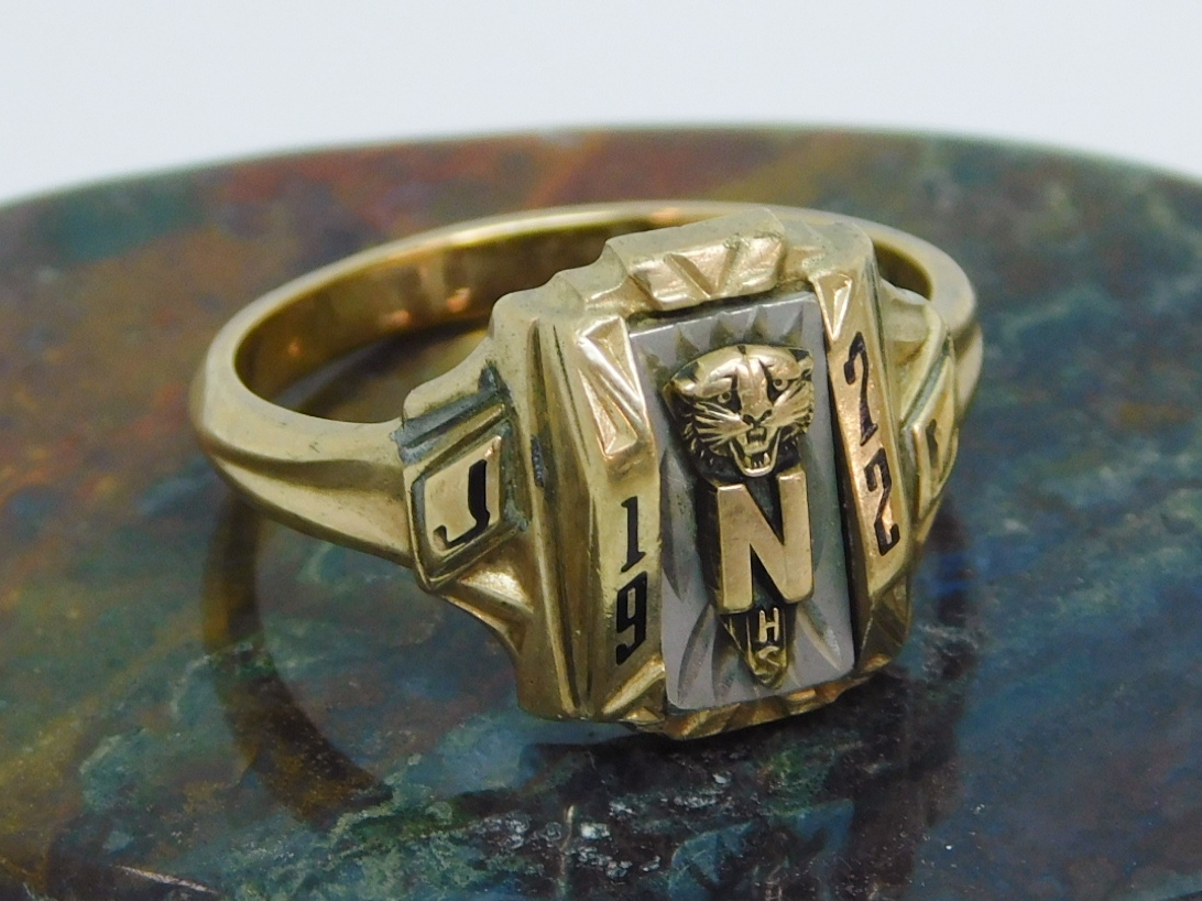 Buy the Vintage 10K Yellow Gold 1972 Class Ring 4.5g | GoodwillFinds