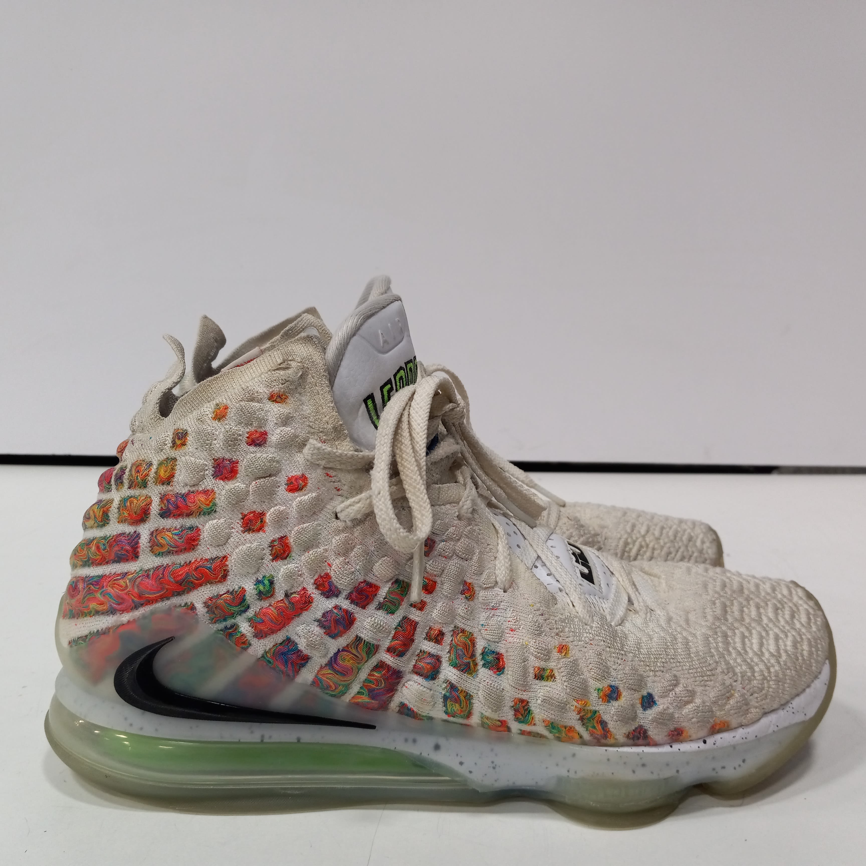 Lebron 17 hot sale womens