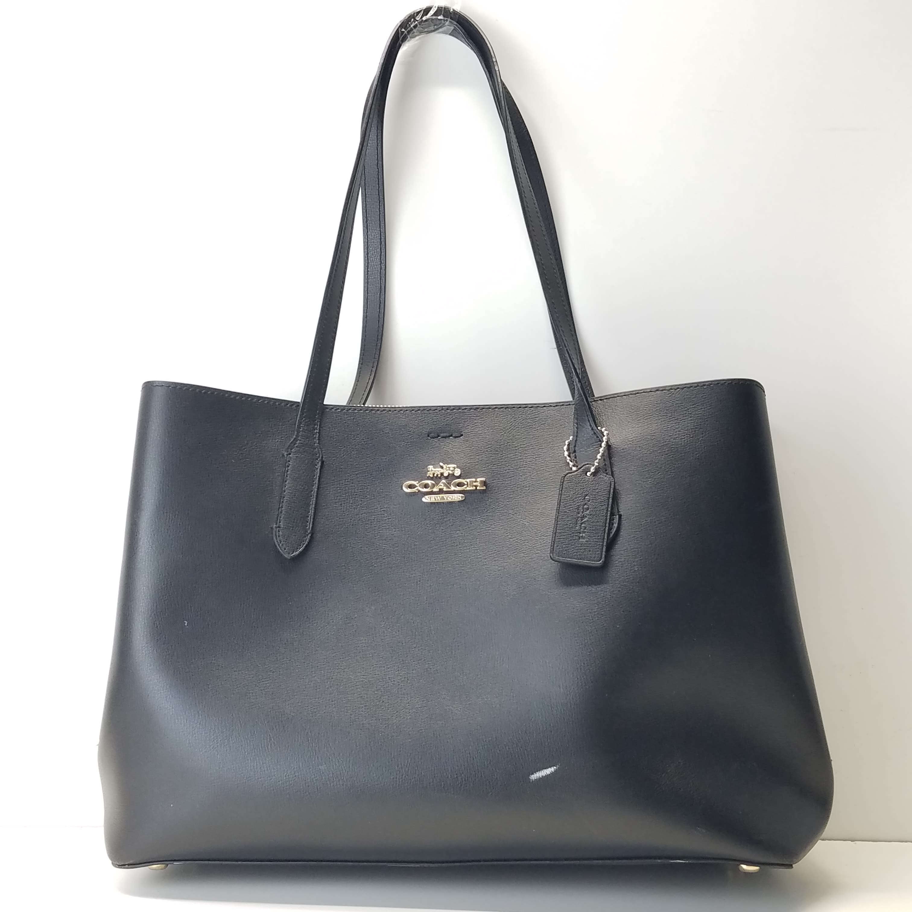 Large outlet avenue carryall