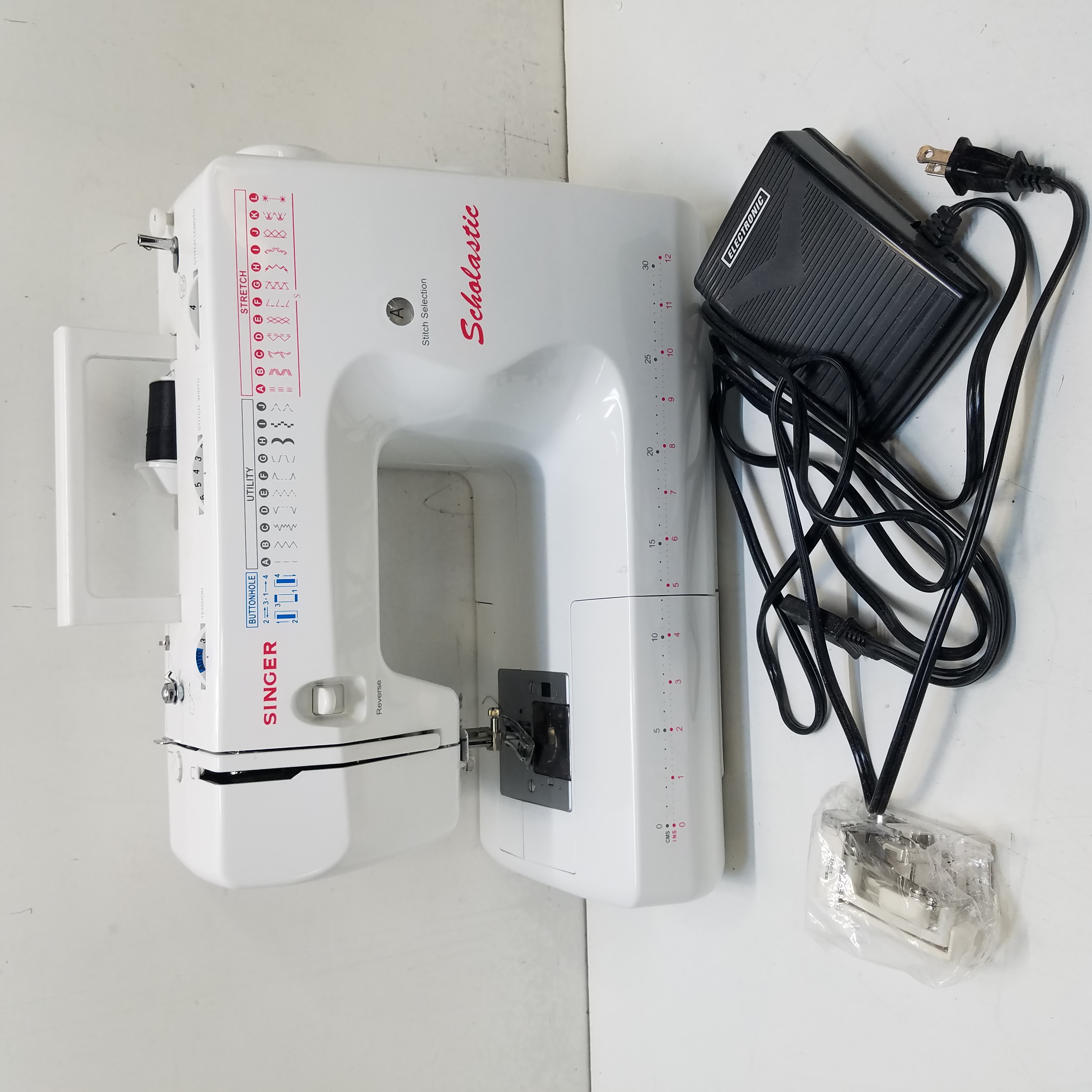 Buy the SINGER Sewing Machine Model E99670 GoodwillFinds