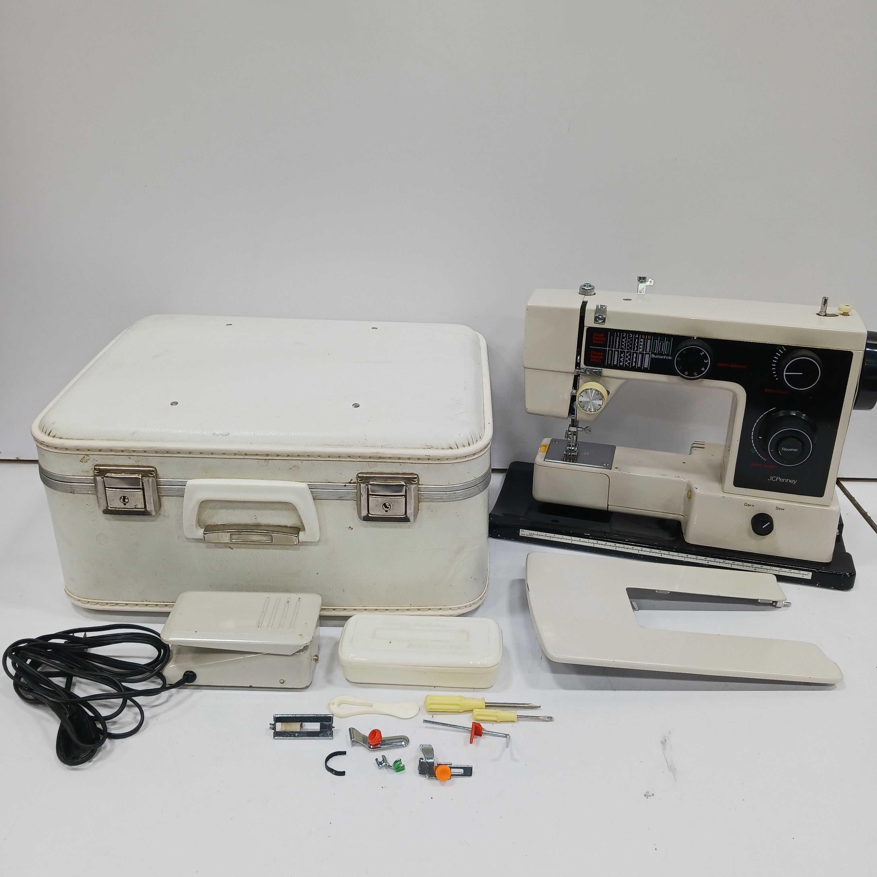 Buy the Vintage Nelco 6915 Sewing Machine w/Carrying Case and Peddle ...