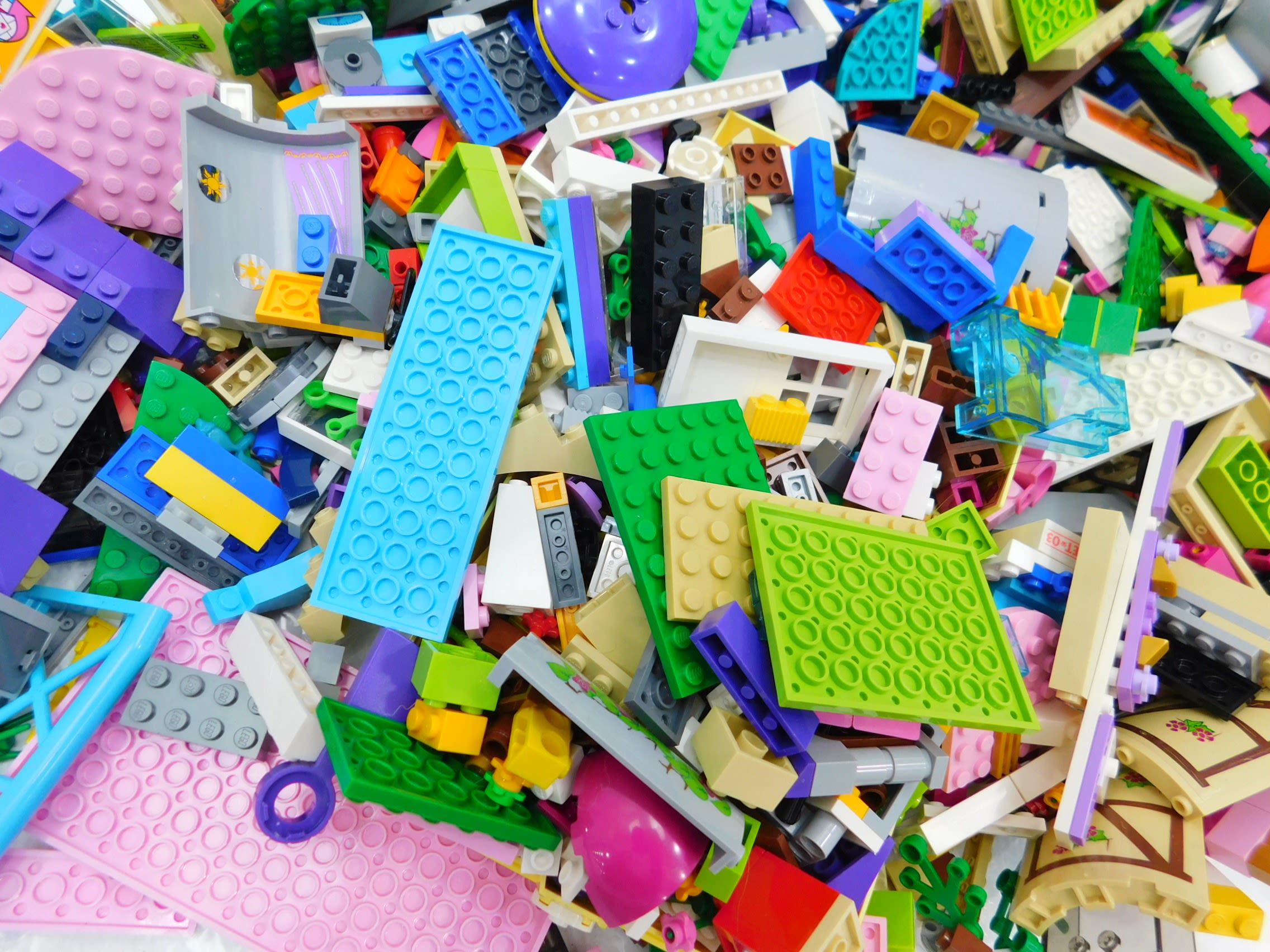 Buy the 1.4 LBS LEGO Friends Minifigures Bulk Box