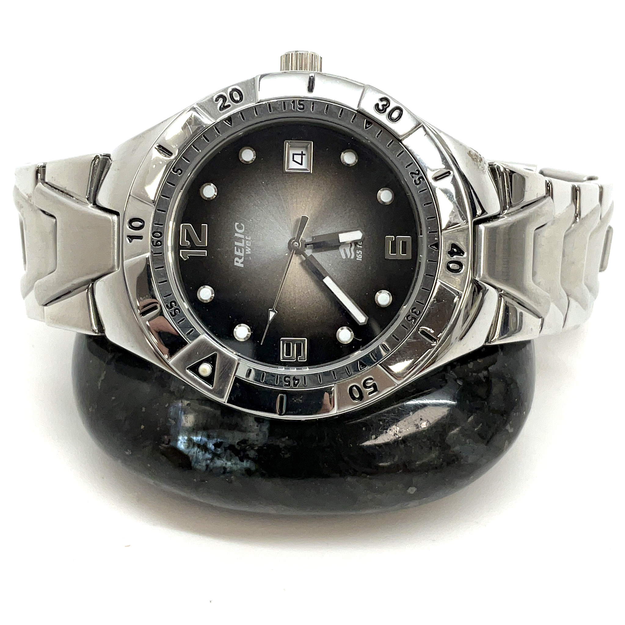 Buy the Designer Relic Wet ZR 11507 Silver Tone Stainless Steel