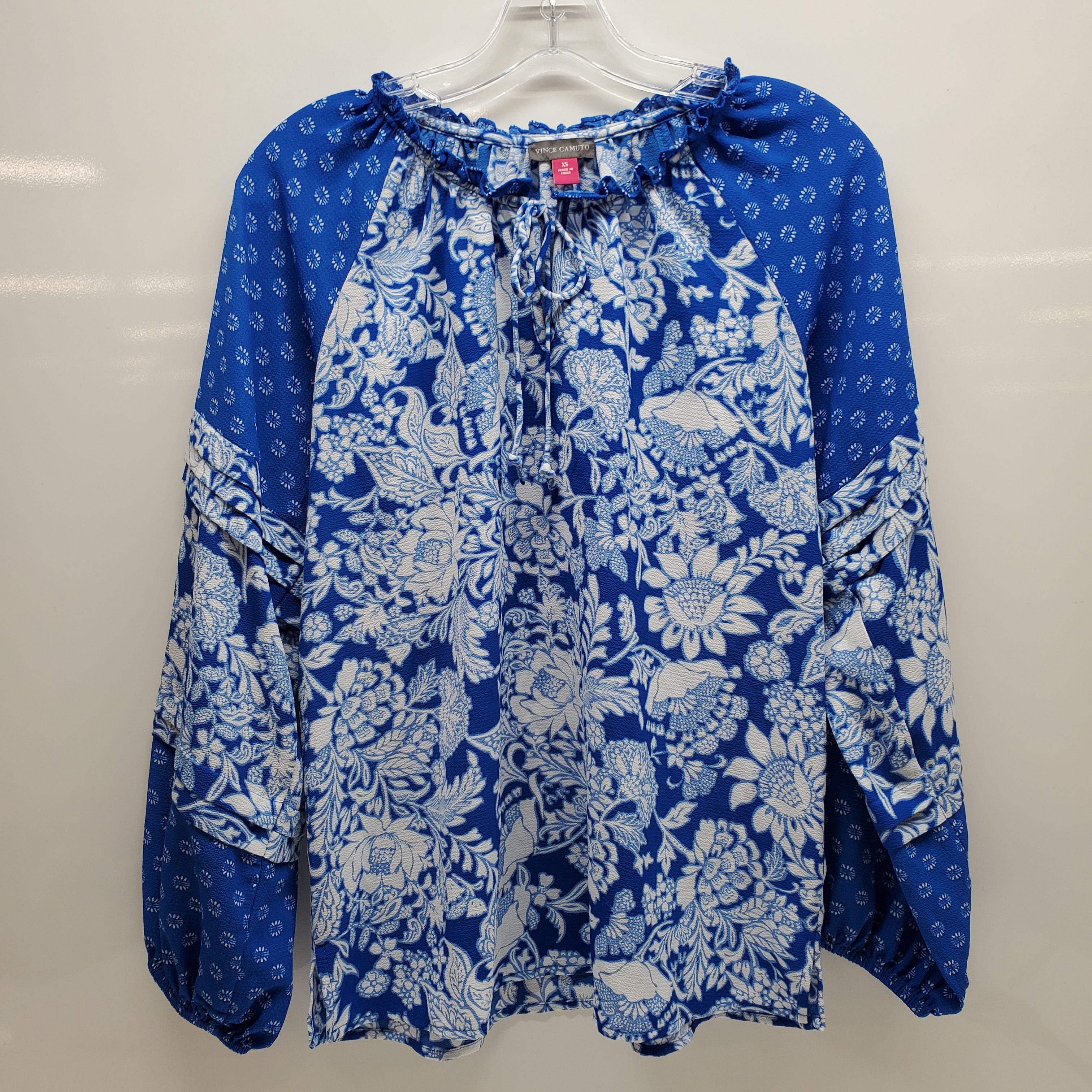 Buy WOMEN'S VINCE CAMUTO BLUE FLORAL BLOUSE TOP SZ XS for USD 29.99 |  GoodwillFinds