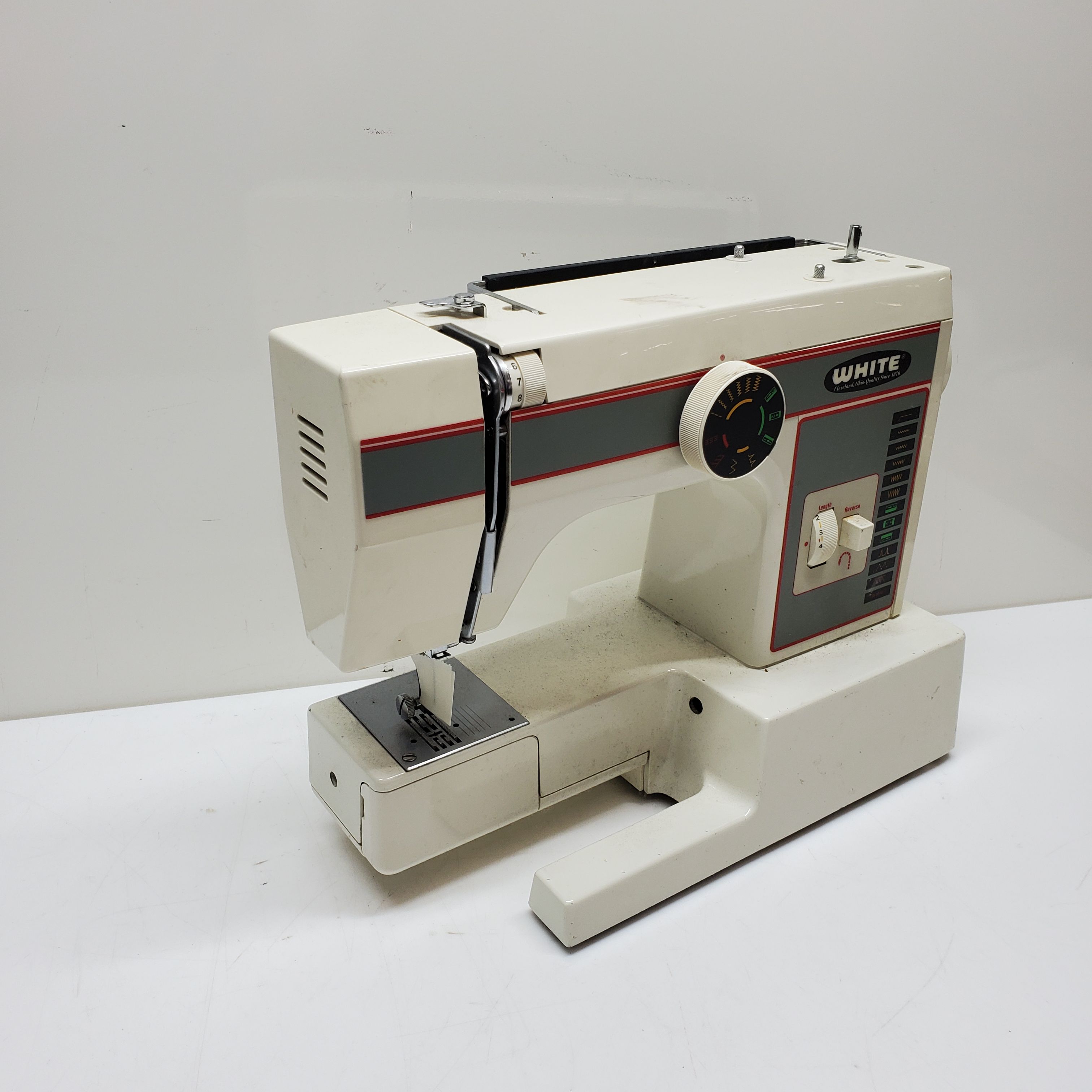 Buy Untested Vintage White Sewing Machine Co Model 1477 P/R for USD 27.99 |  GoodwillFinds