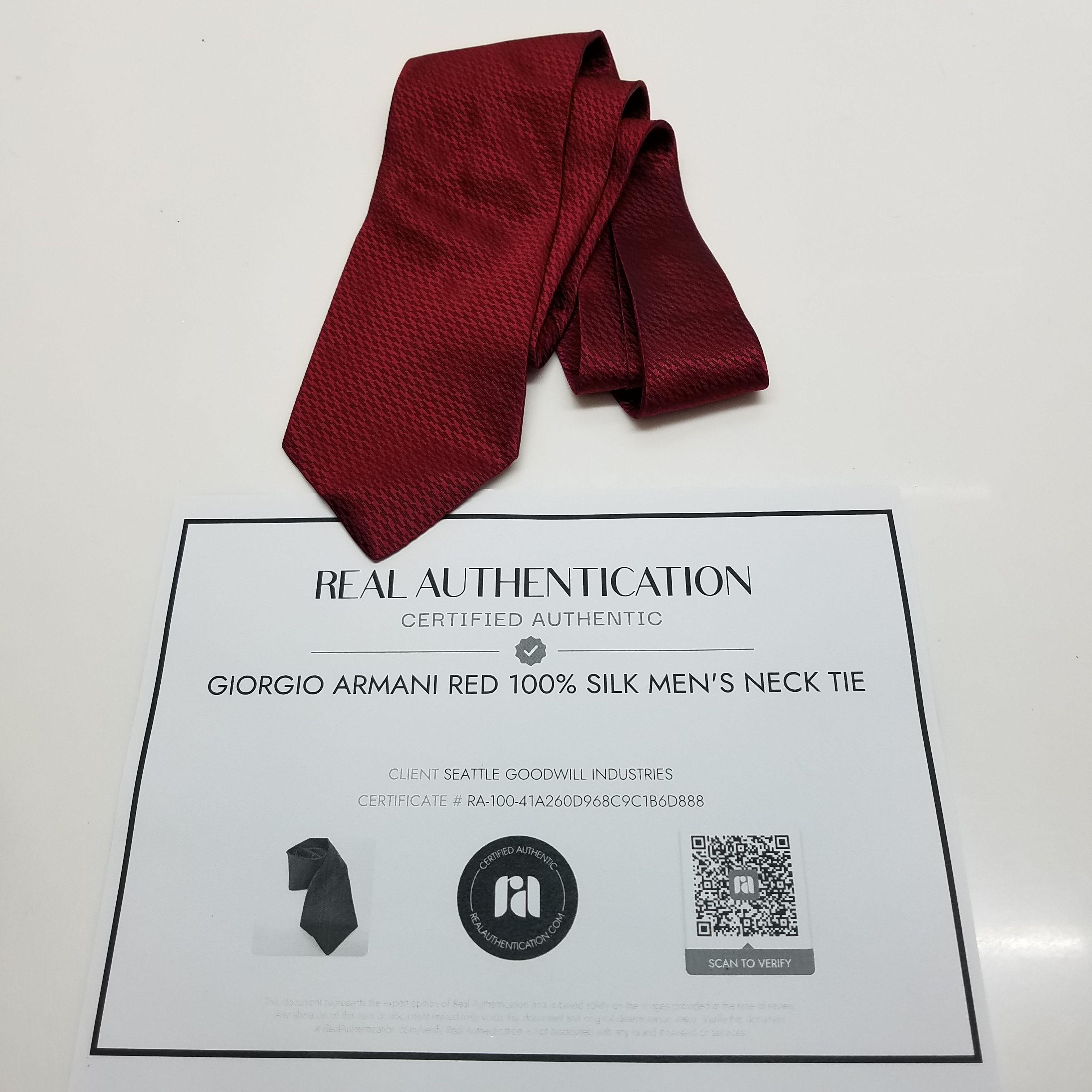 Buy the AUTHENTICATED Giorgio Armani Red Silk Mens Neck Tie