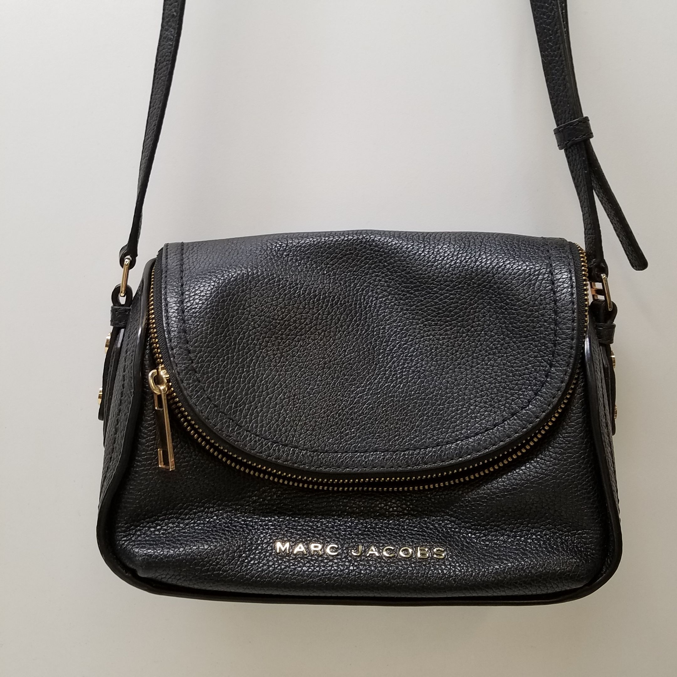 Buy the Marc Jacobs Pebble Leather Crossbody Bag Black | GoodwillFinds