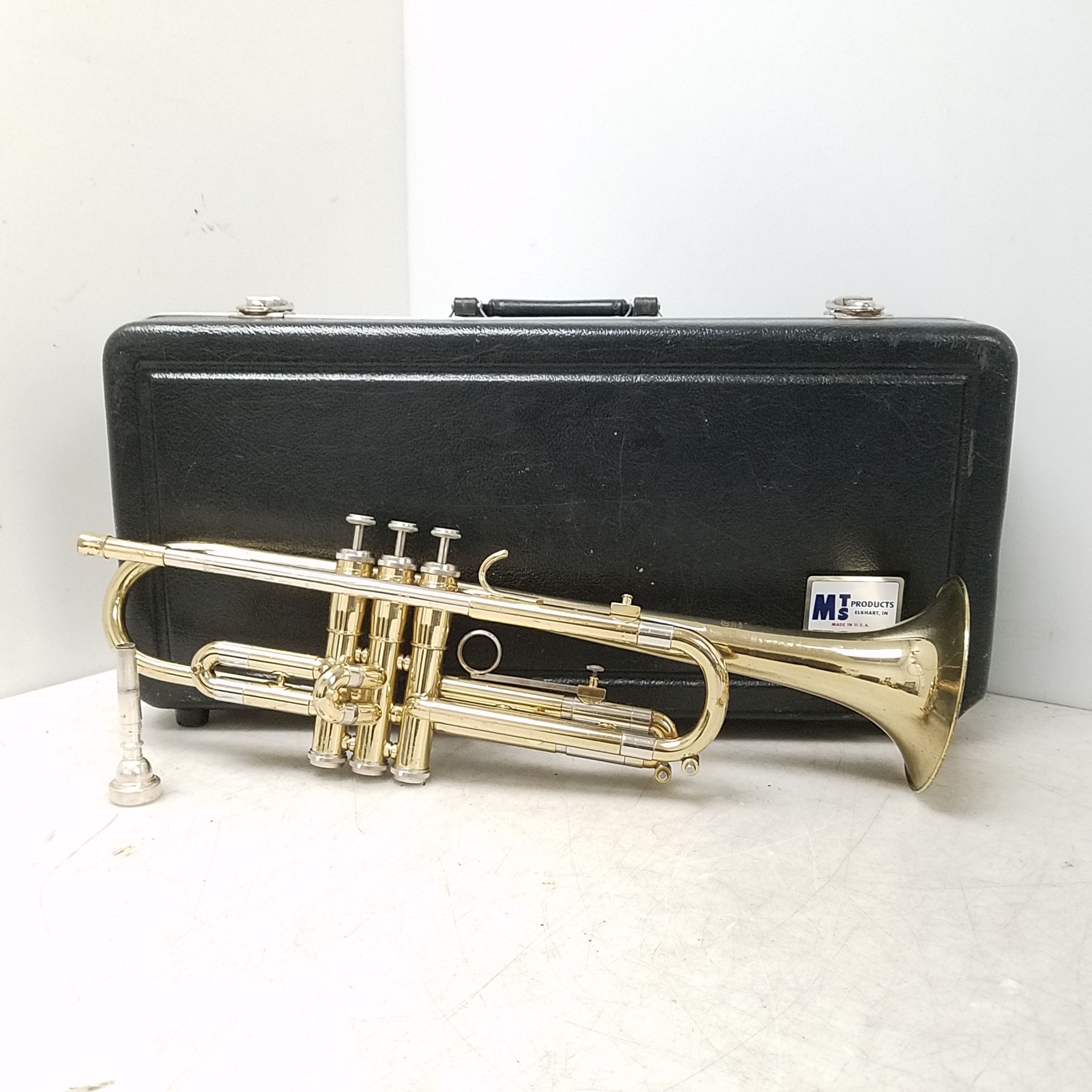 Buy the Getzen 300 Series Elkhorn Bb Trumpet | GoodwillFinds