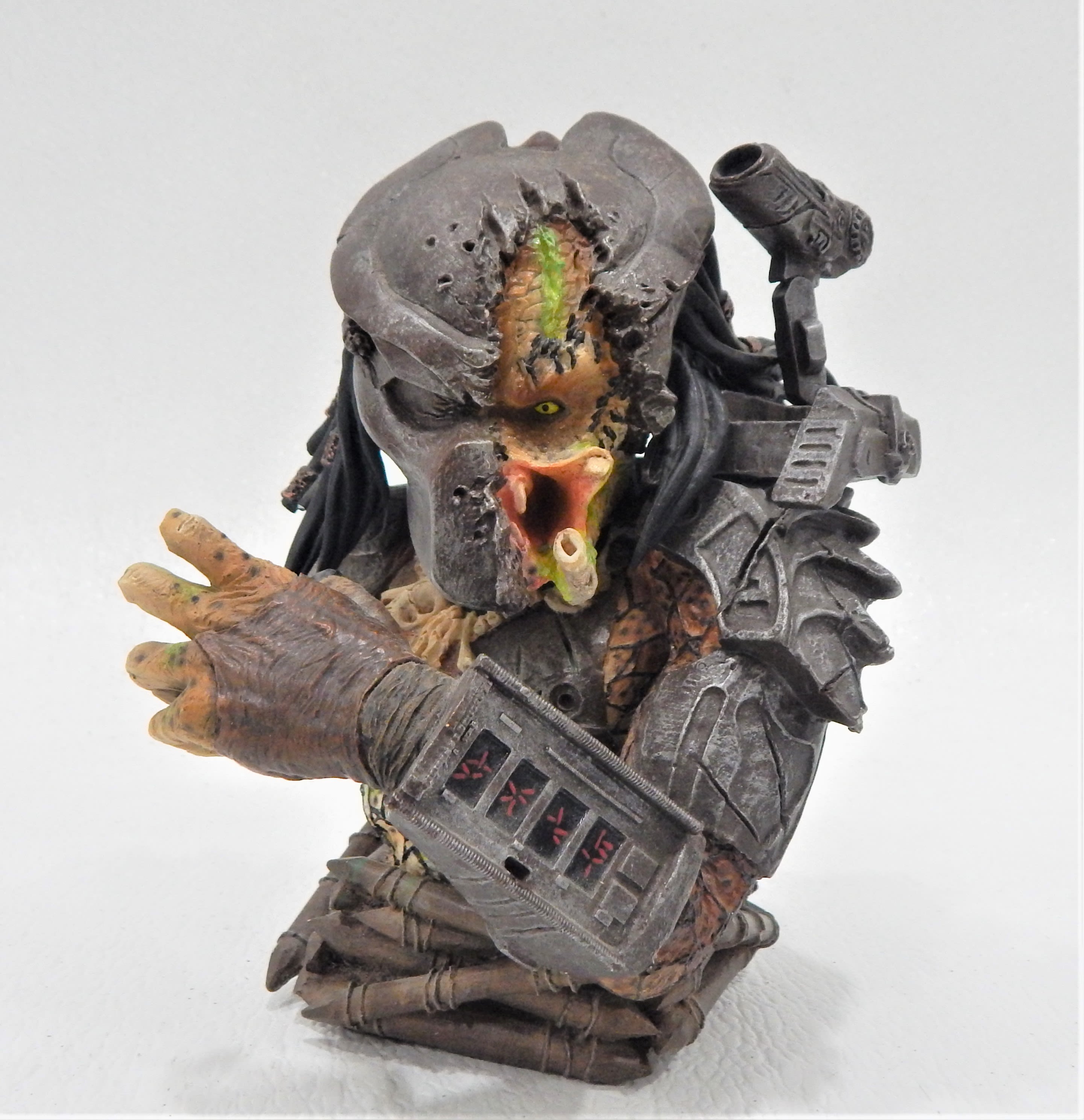Buy Predator Defeated Mini Bust Statue Ltd Ed Alien Palisades Toys for USD  49.99 | GoodwillFinds