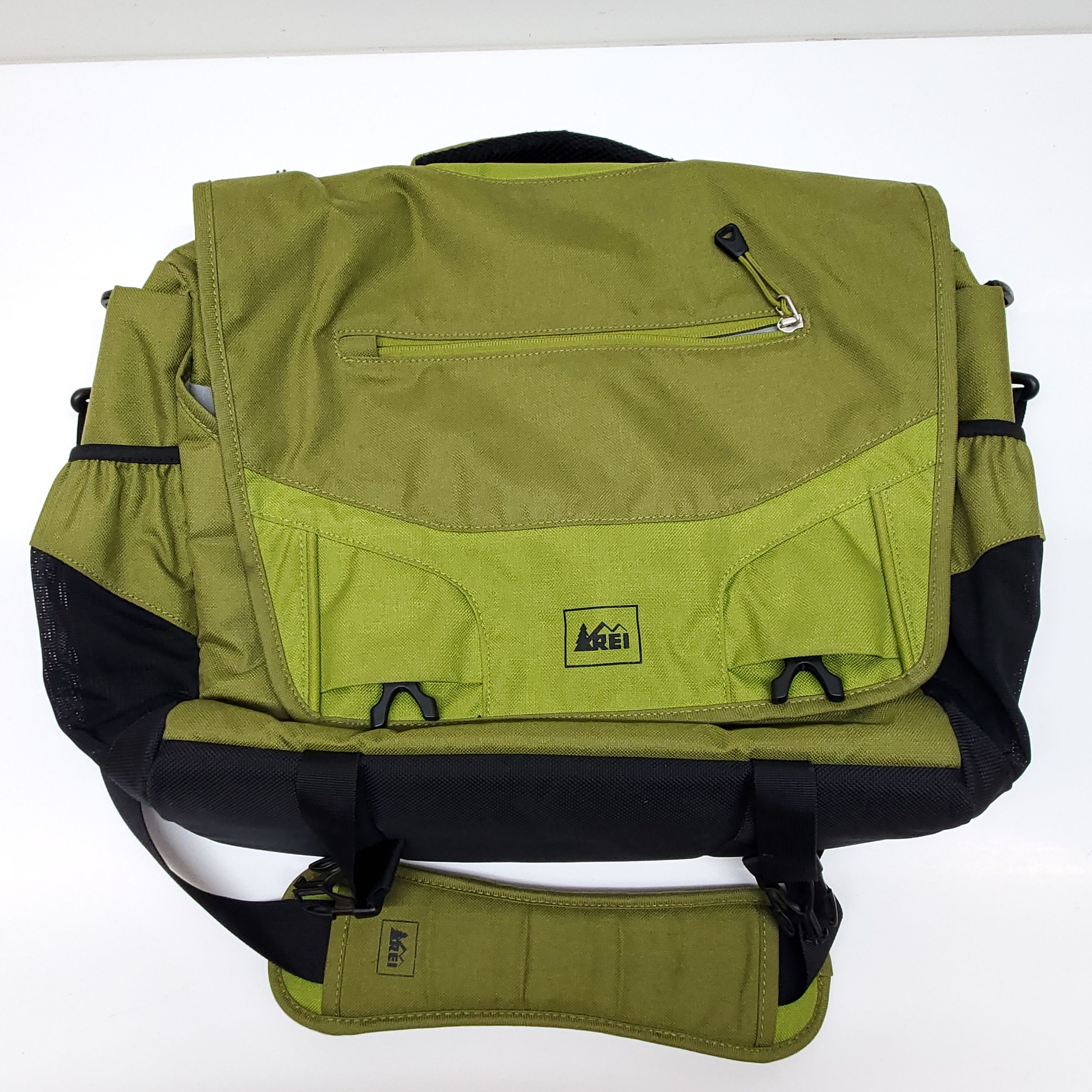 Rei messenger deals bag