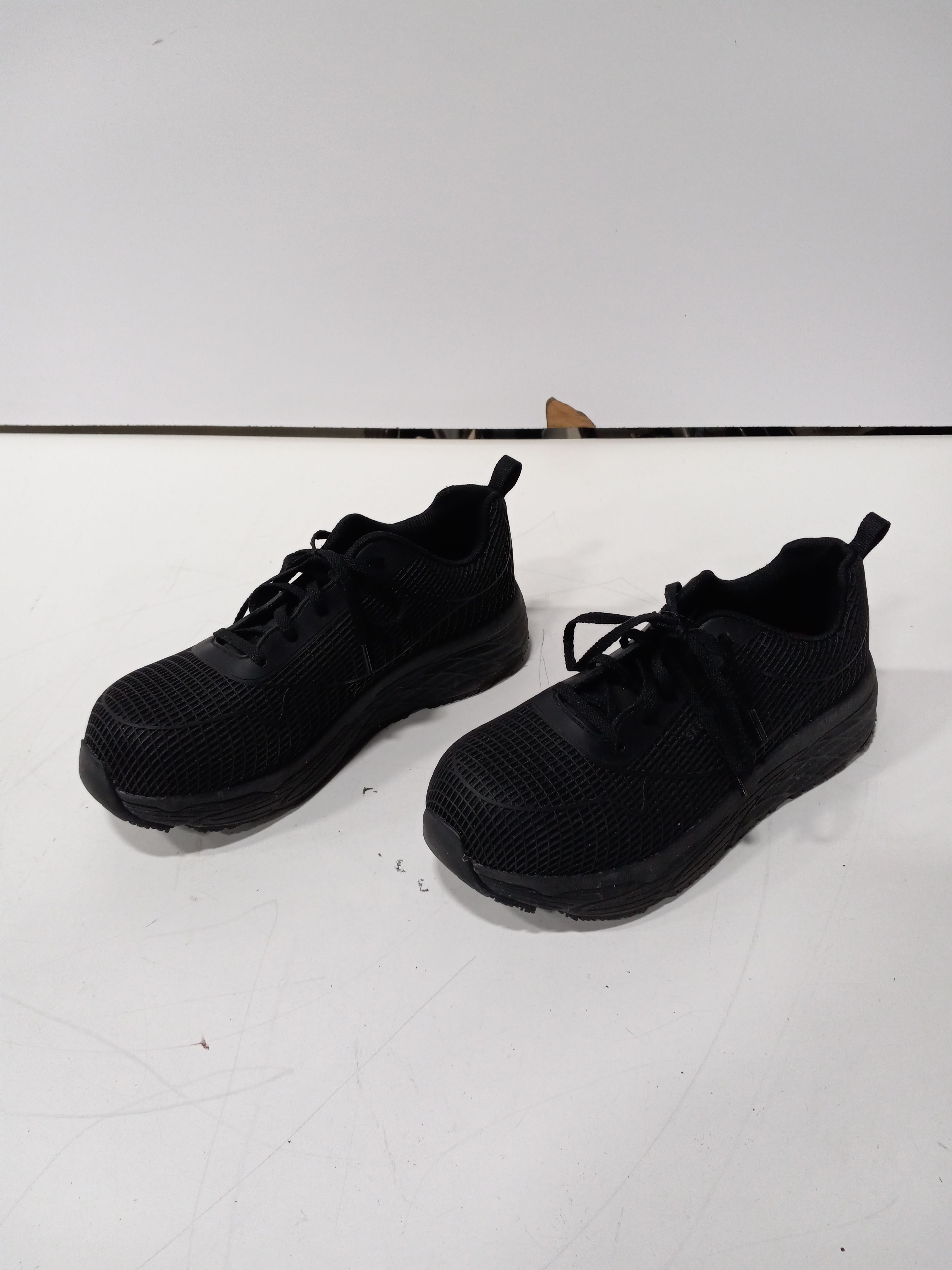 Buy the Skechers Men's Black Ultra Go Work Shoes Size 9.5 | GoodwillFinds