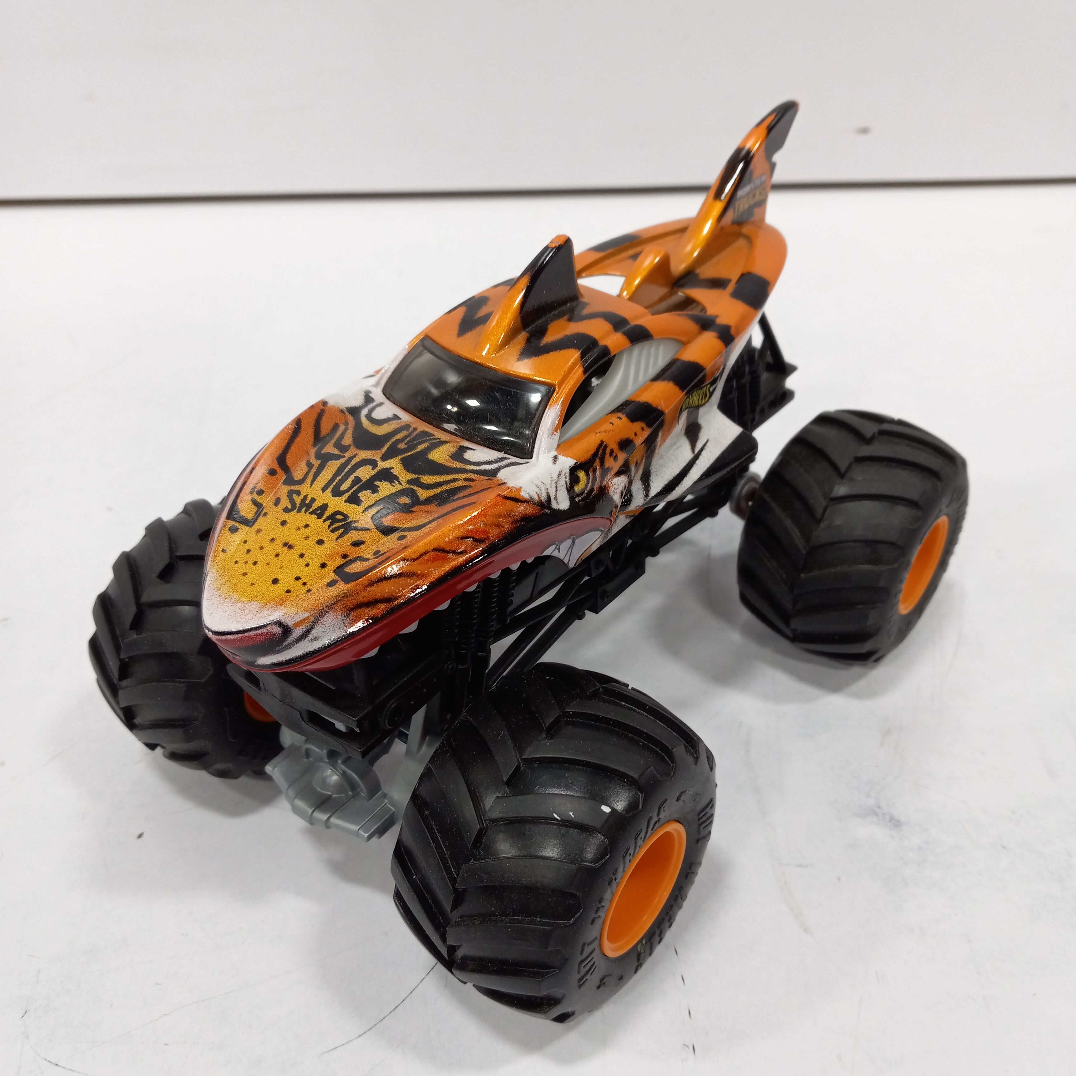 Hot Wheels Monster Truck 1:24 Scale - Tiger Shark – Square Imports