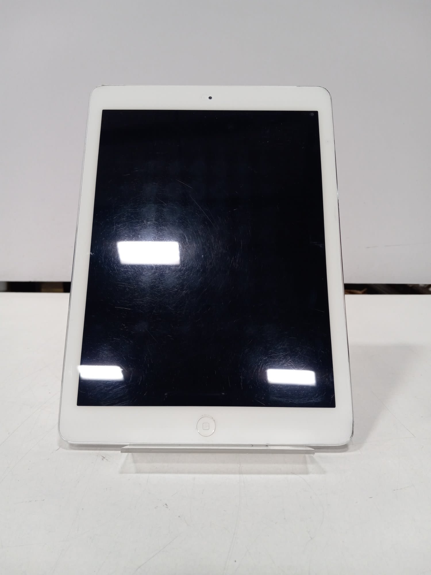 Buy the Apple Wi-Fi + Cellular 16GB iPad Air | GoodwillFinds