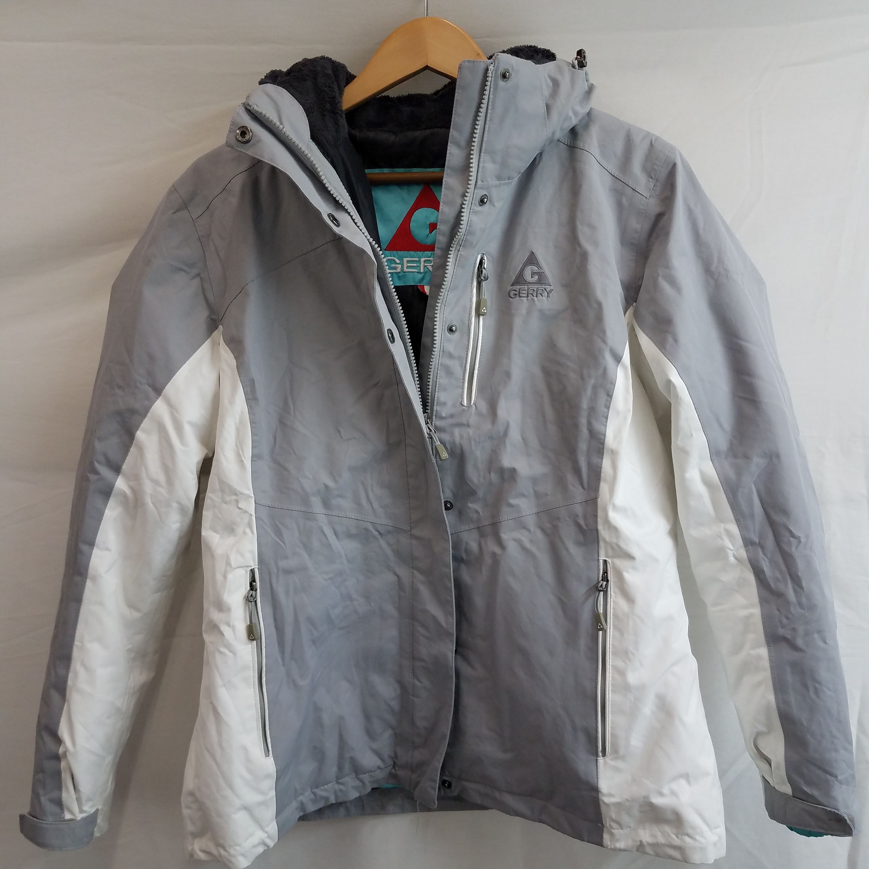 Buy Women's gray and white colorblock fleece lined jacket XL for USD 21.99  | GoodwillFinds