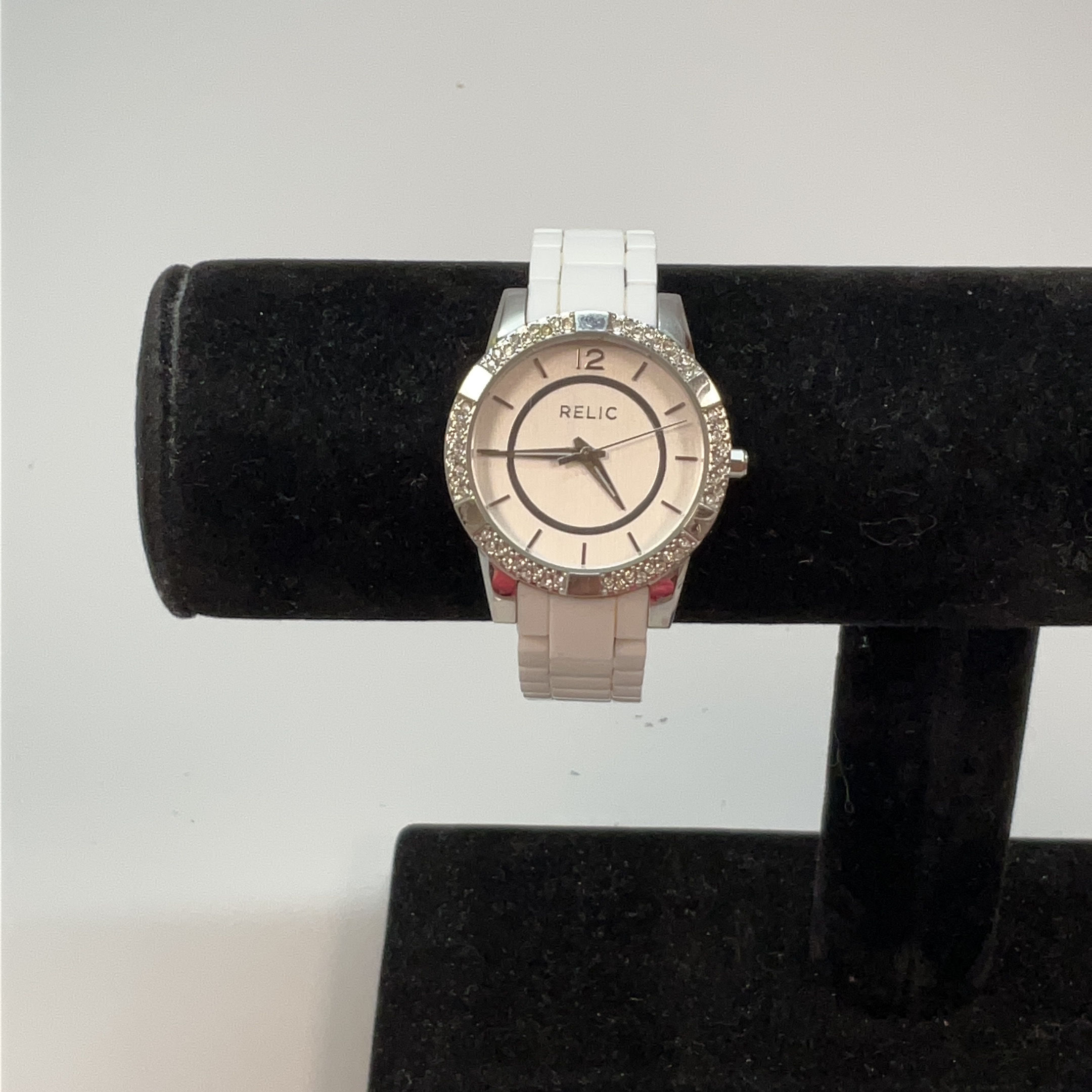 Buy The Designer Relic Silver Tone Stainless Steel Round Dial Analog Wristwatch Goodwillfinds