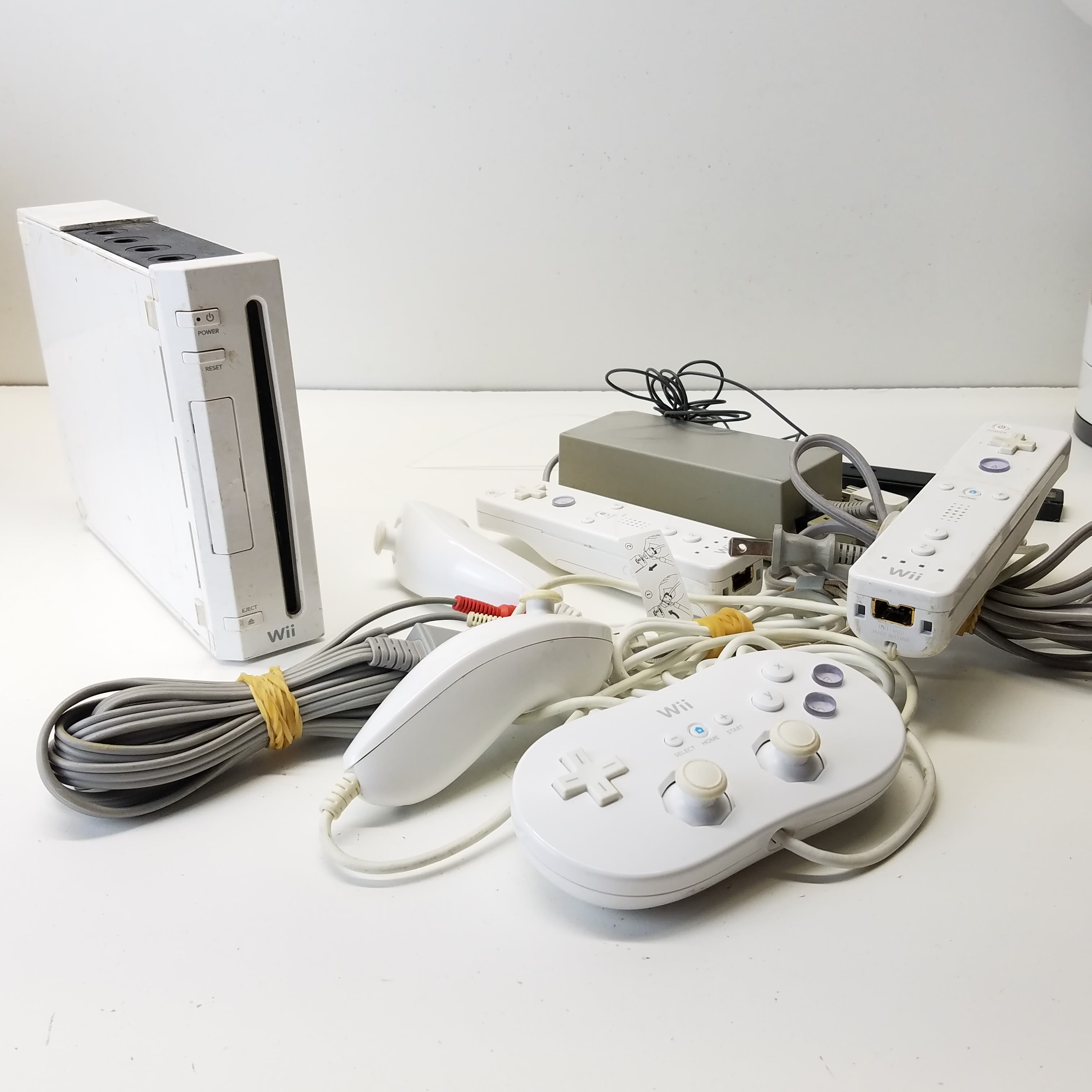 Buy the Nintendo Wii Console W/ Accessories | GoodwillFinds