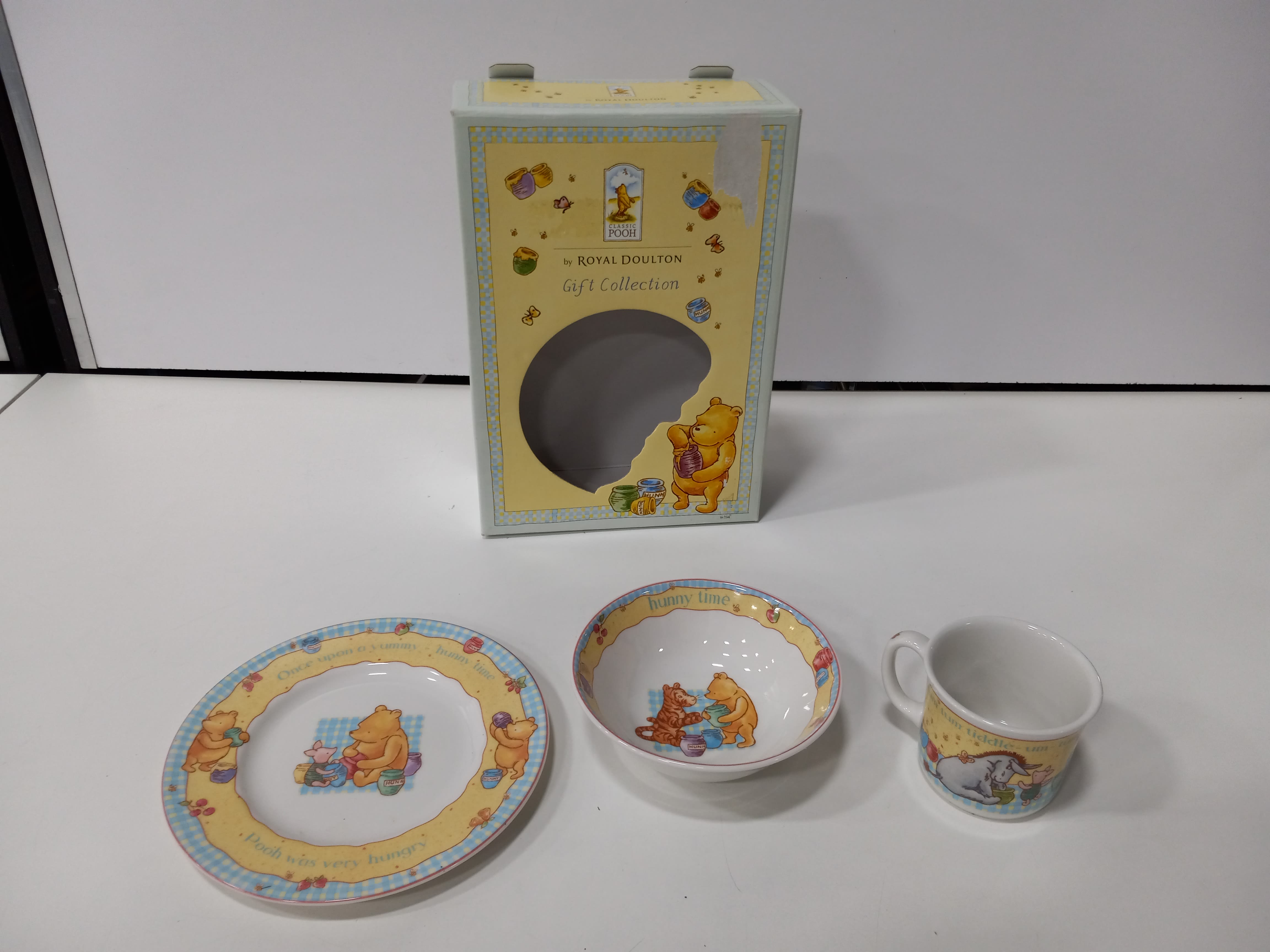 Winnie the outlet pooh dinnerware set