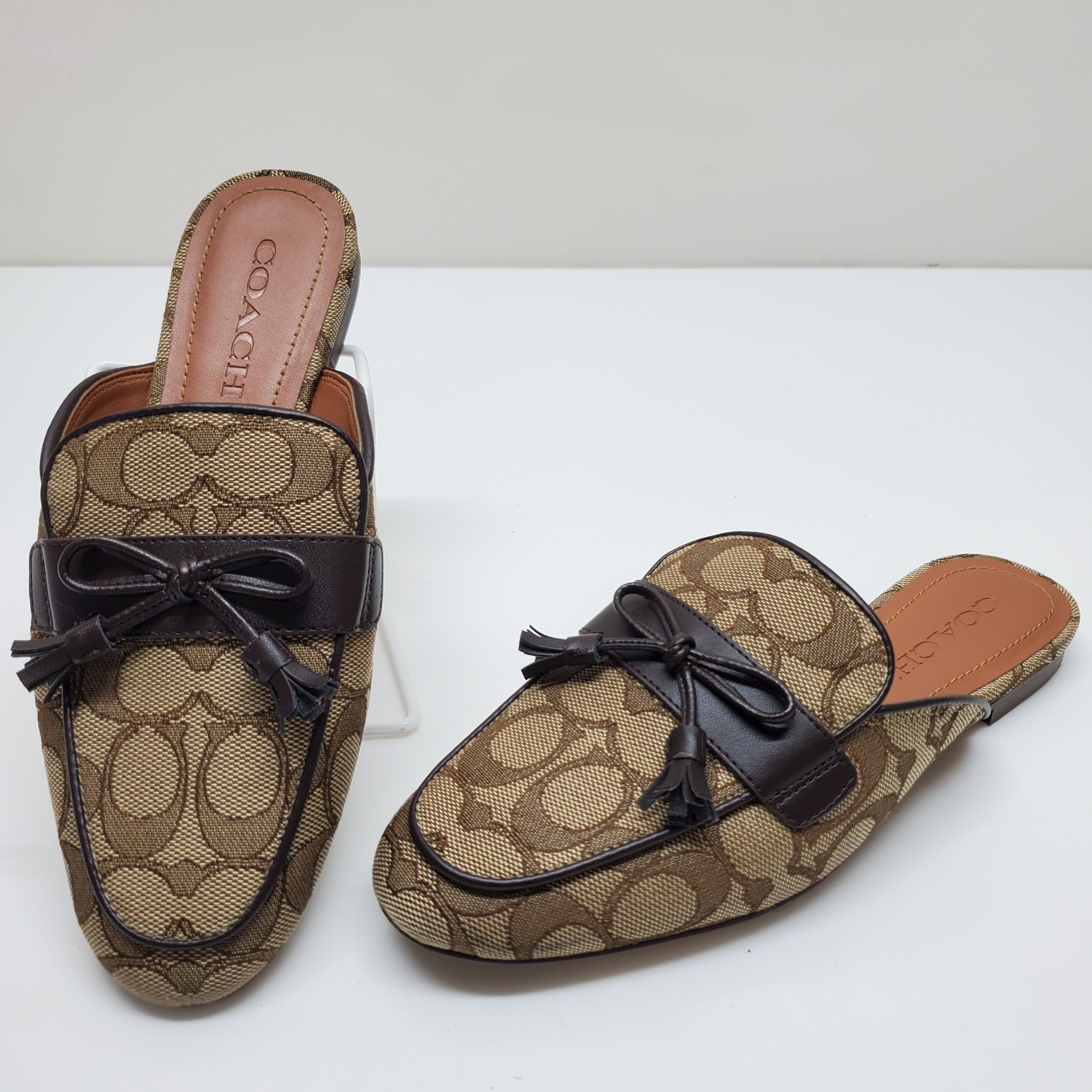 Buy the Coach Stassi Slide Women s Flat Size 6B GoodwillFinds