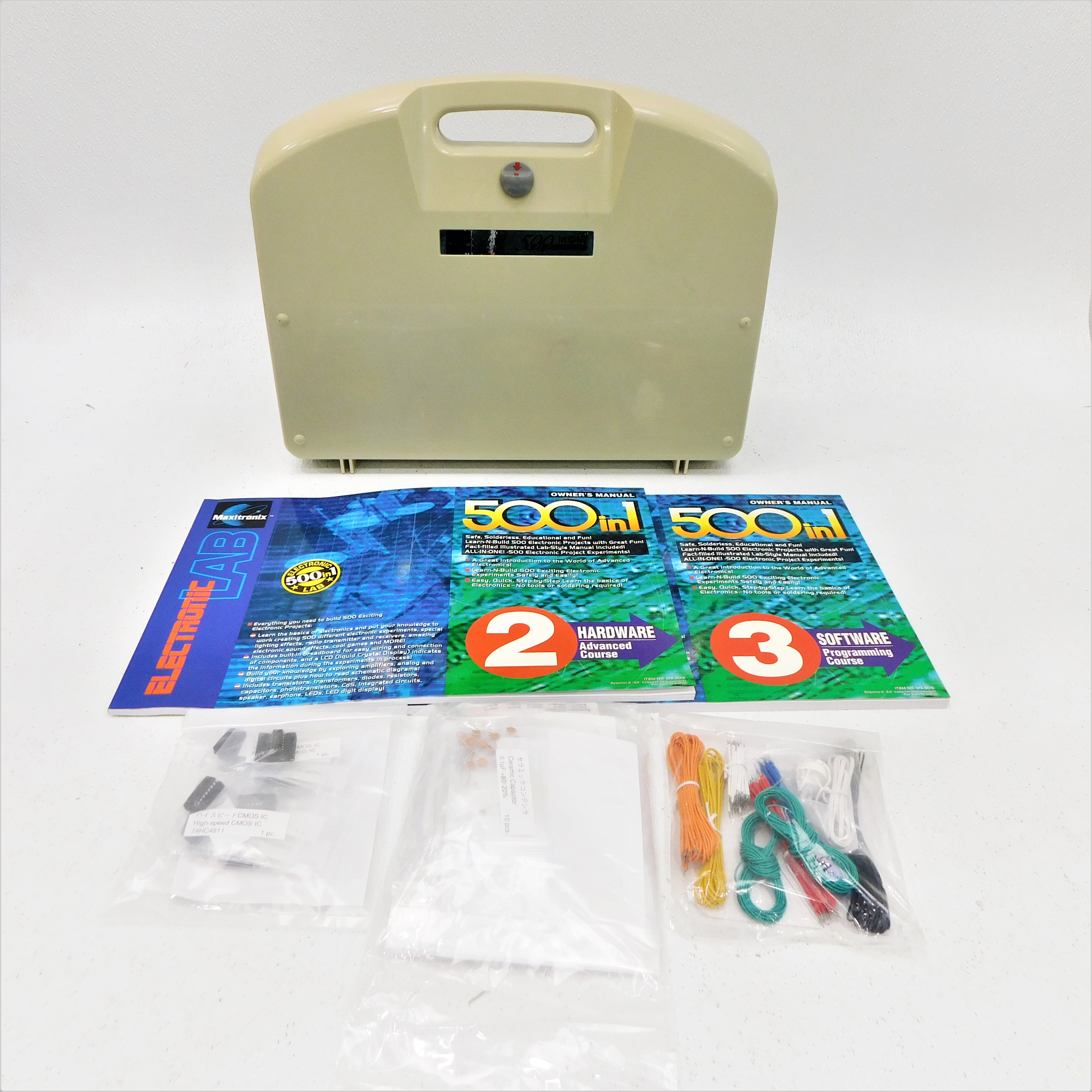 Buy Vintage Maxitronix 500 In 1 Electronic Lab Education Set for USD 52.99  | GoodwillFinds