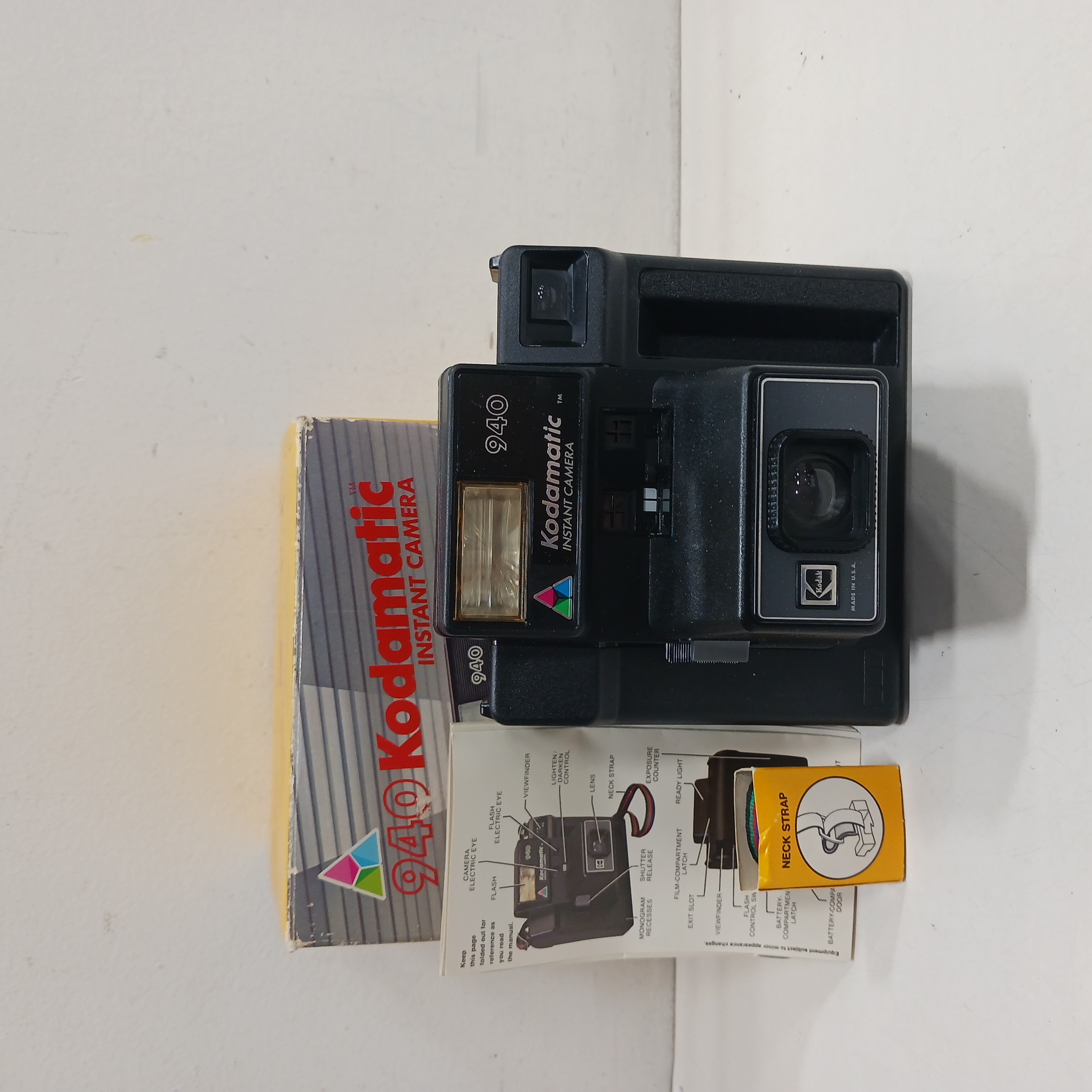 Buy the Vintage Kodak 940 Kodamatic Instant Camera | GoodwillFinds