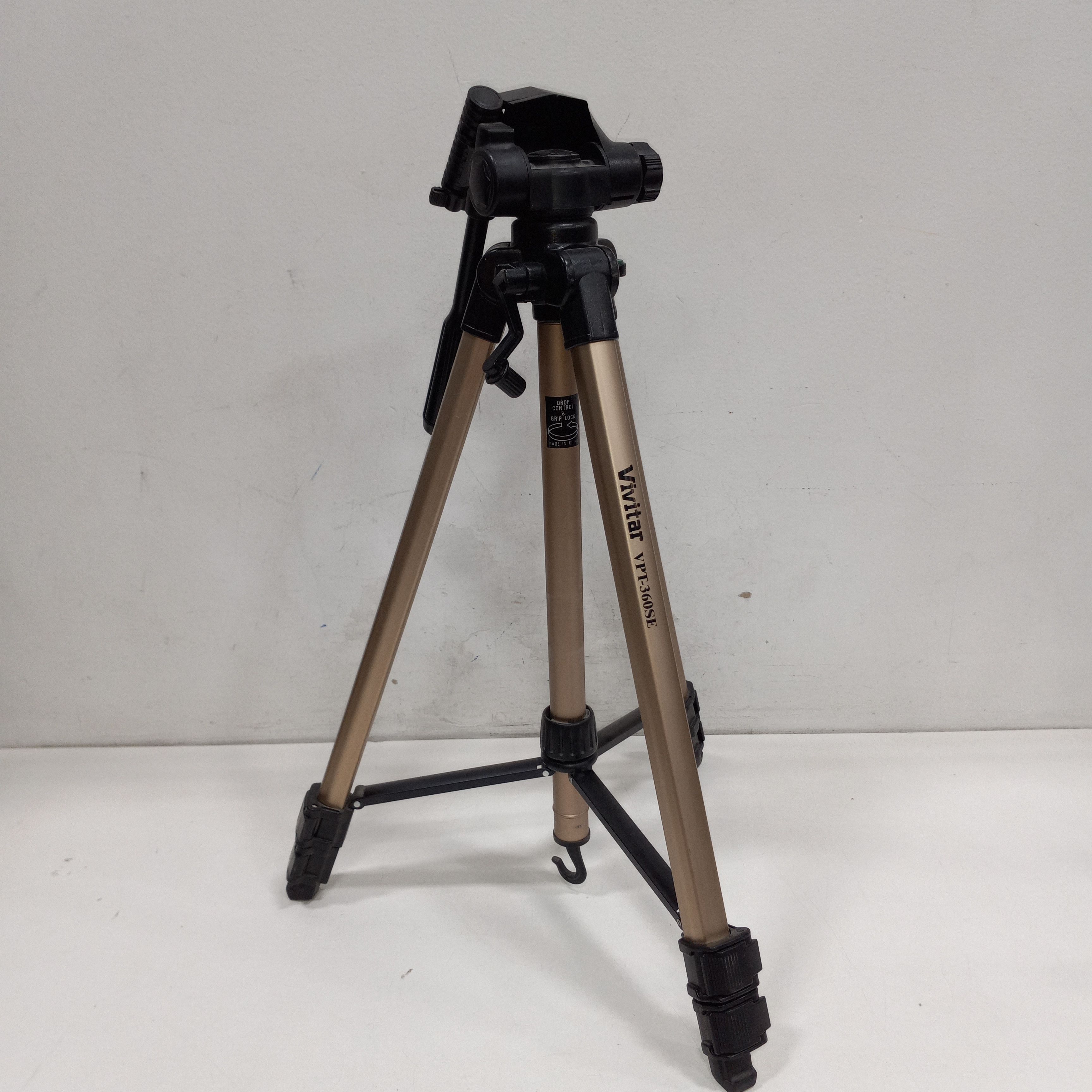 Buy the Vivitar Camera Tripod Model VPT-360SE | GoodwillFinds