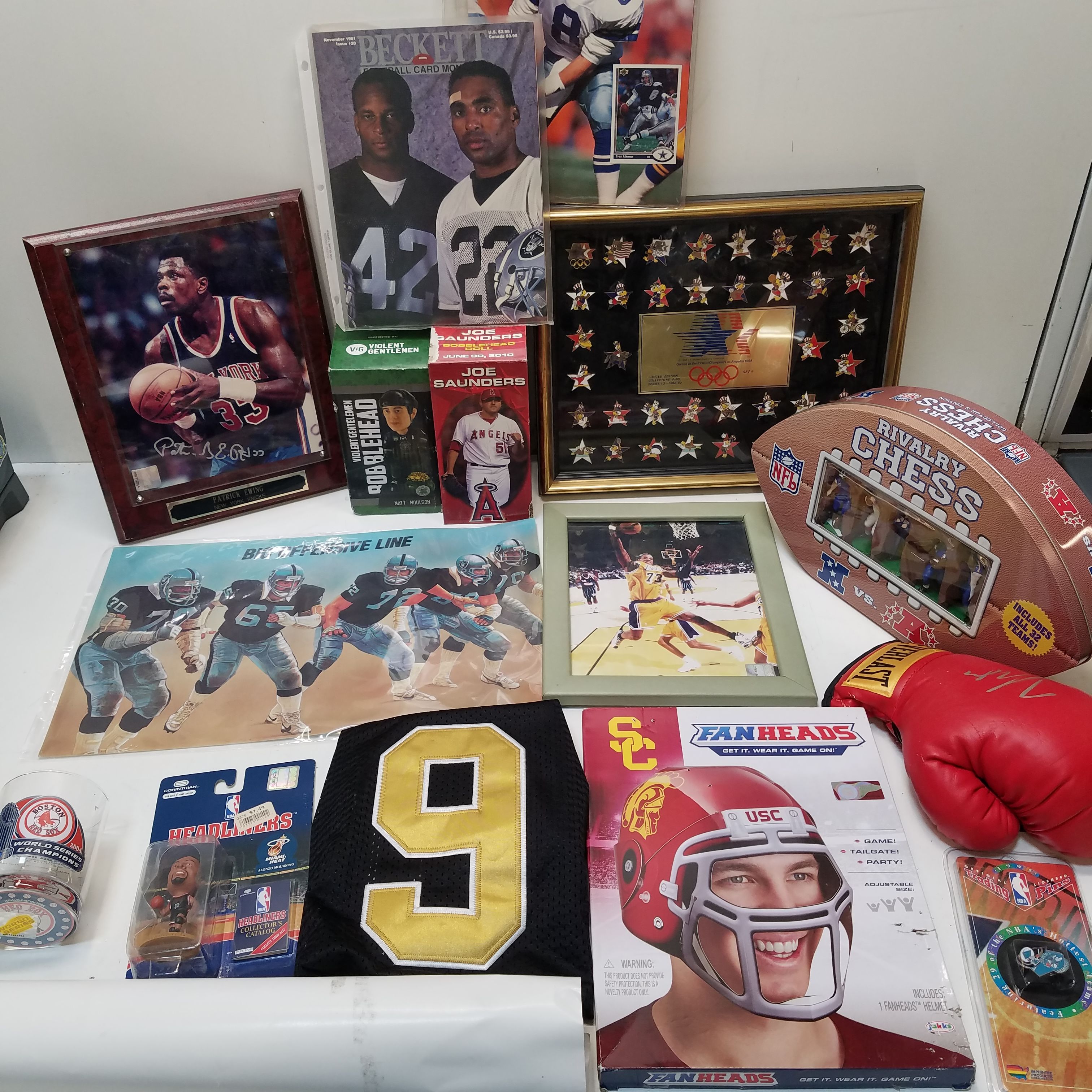 DJ's Raiders Sports Memorabilia